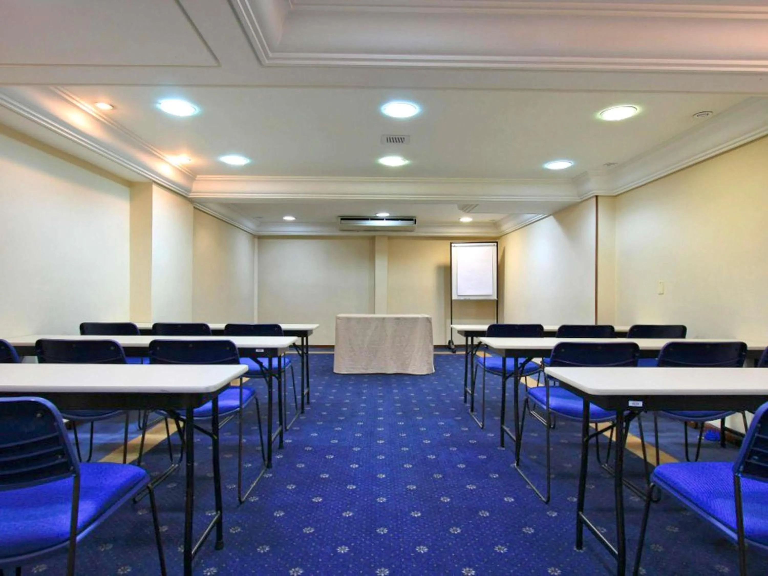 Meeting/conference room in Mercure Curitiba Batel