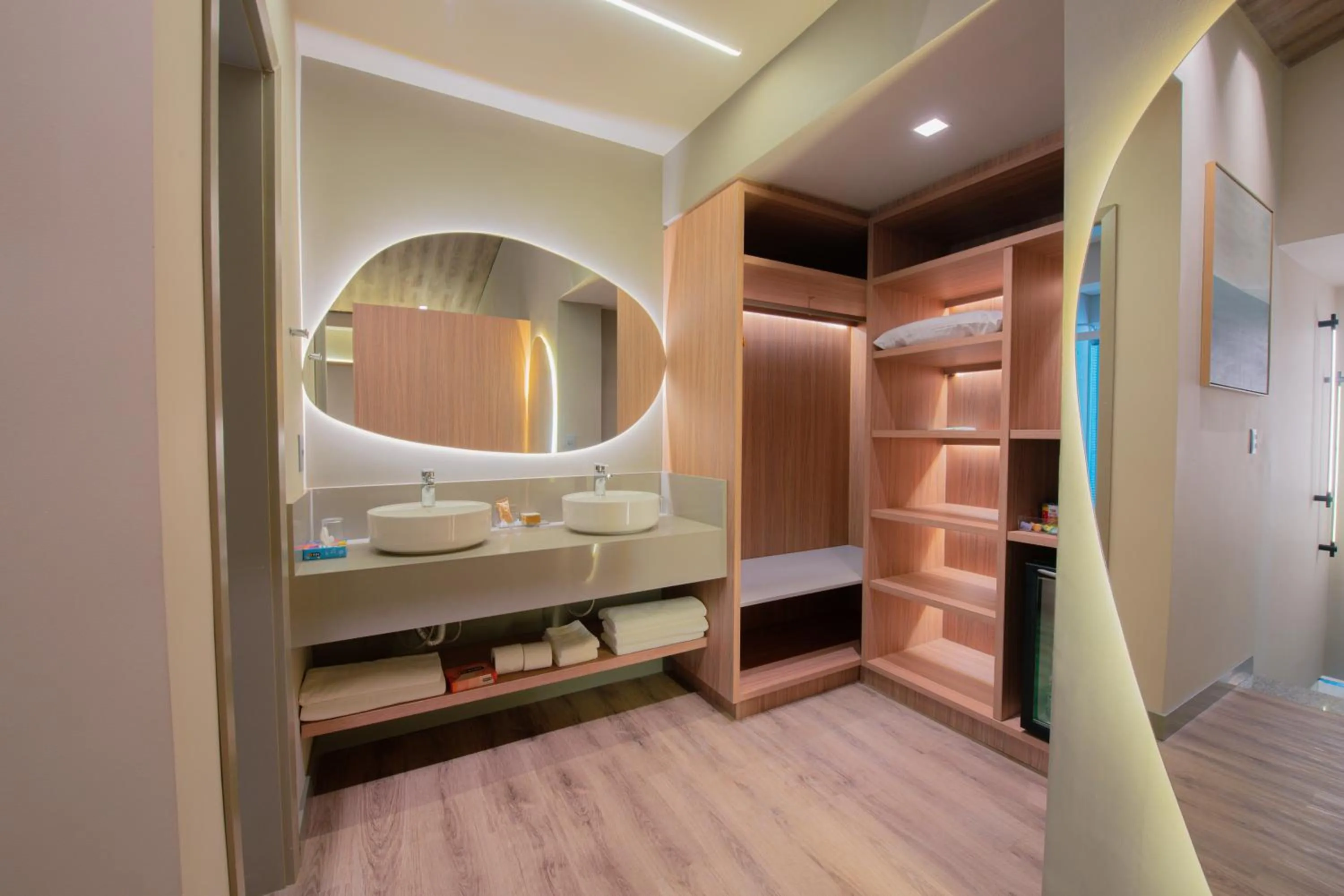 Bathroom, Bed in Mercure Curitiba Batel