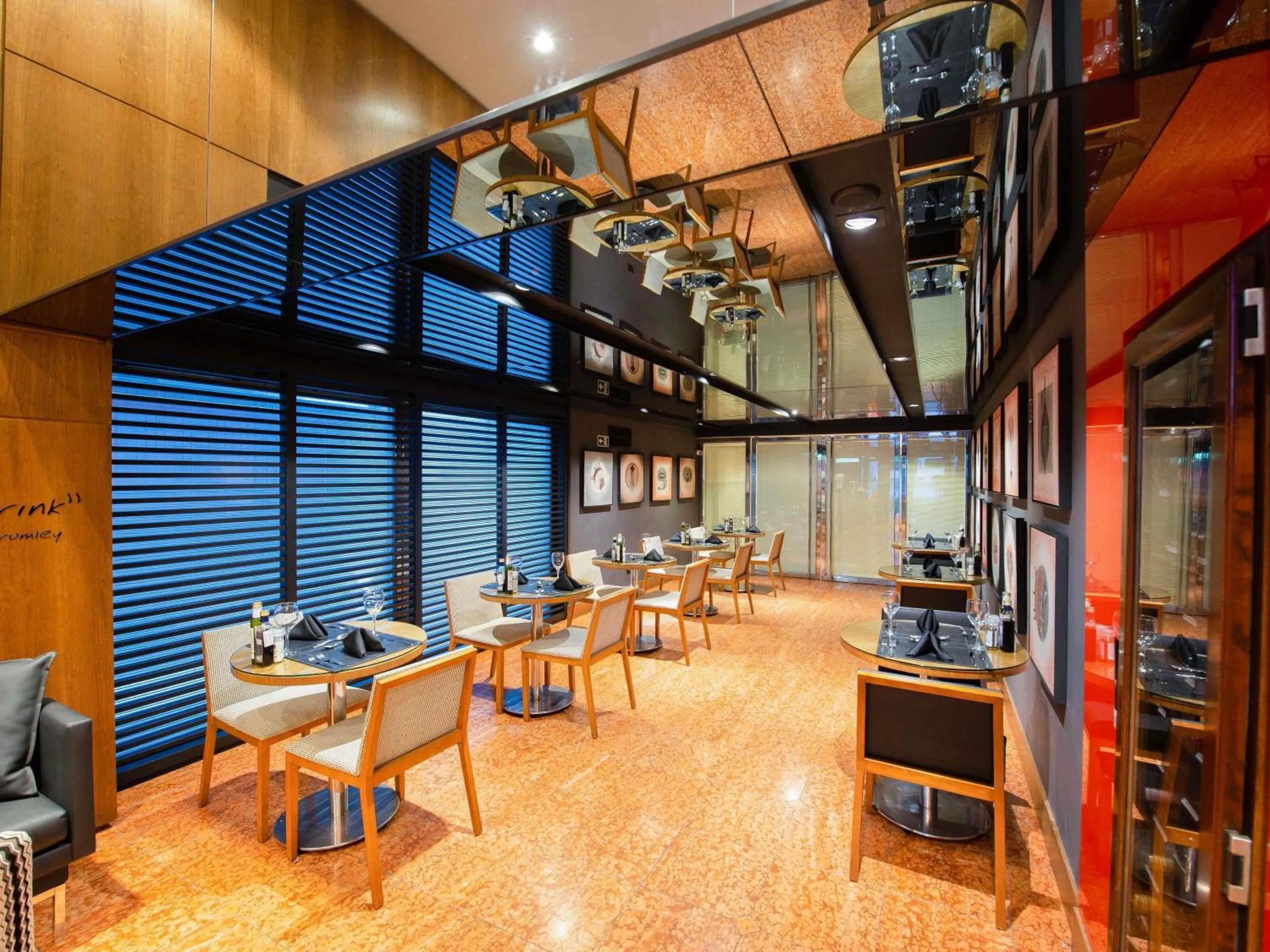 Lounge or bar in Mercure Curitiba Batel