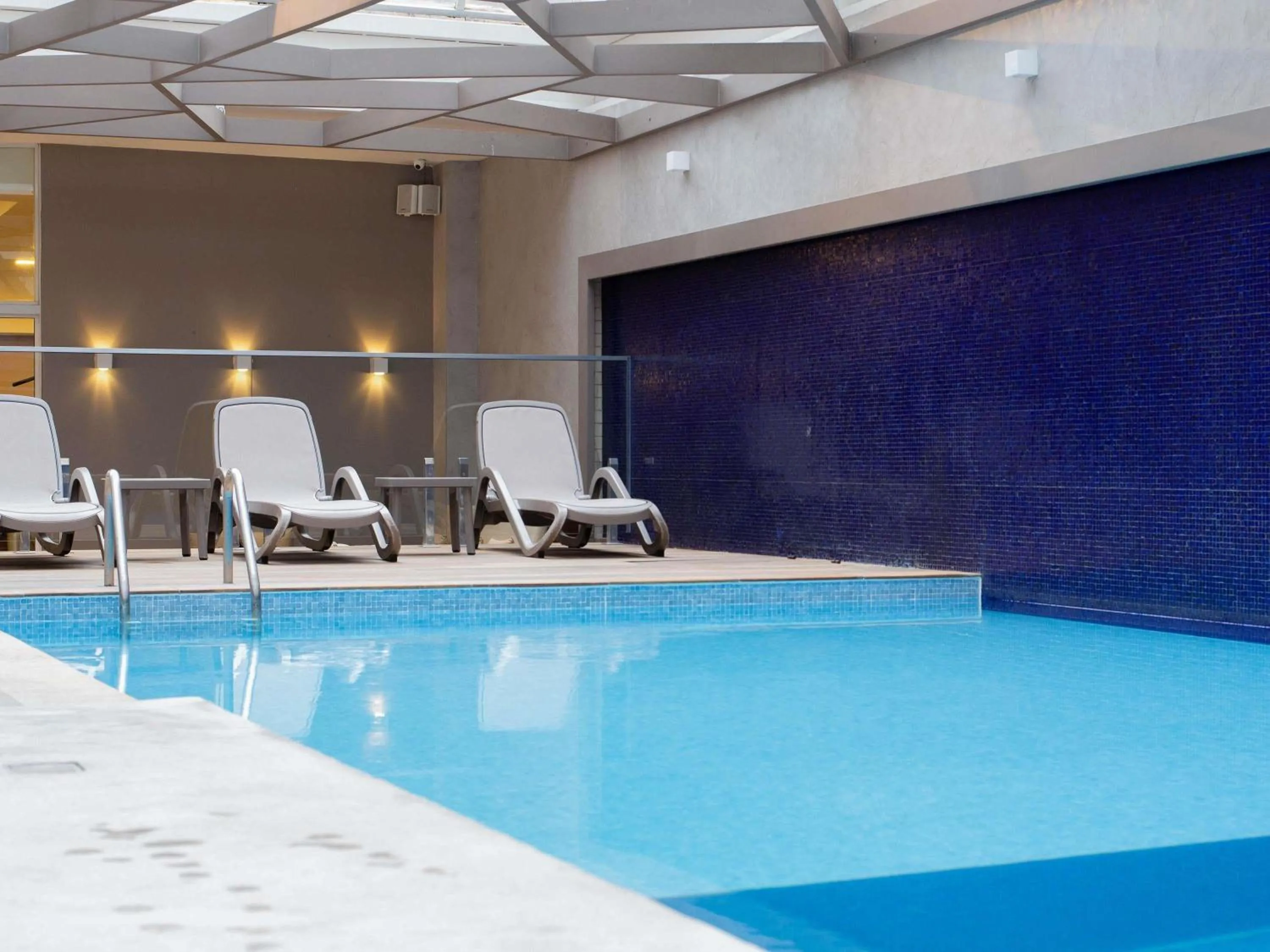 Pool view in Mercure Curitiba Batel