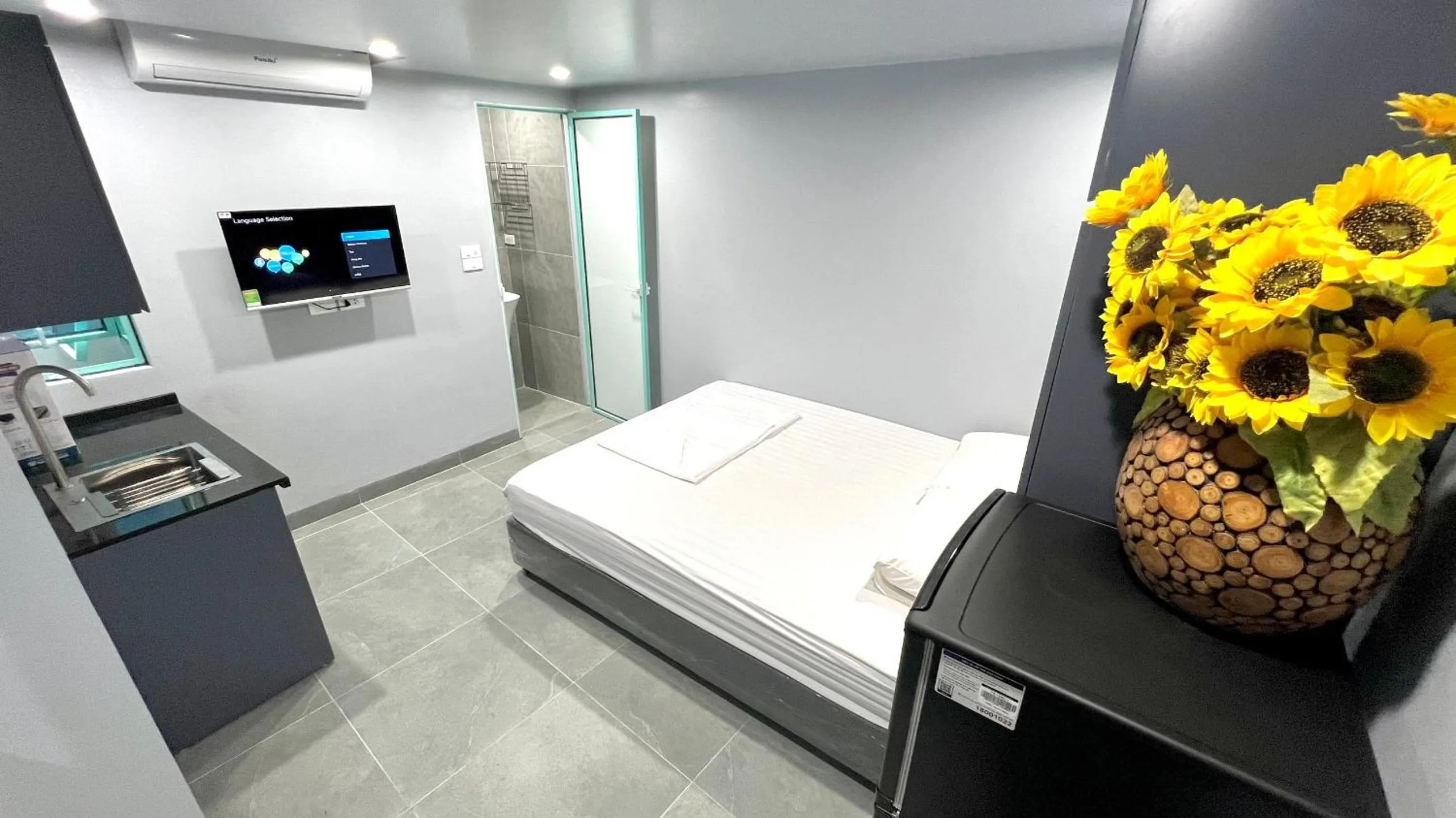 Kitchen or kitchenette, Bed in Era Apartment Cat Linh