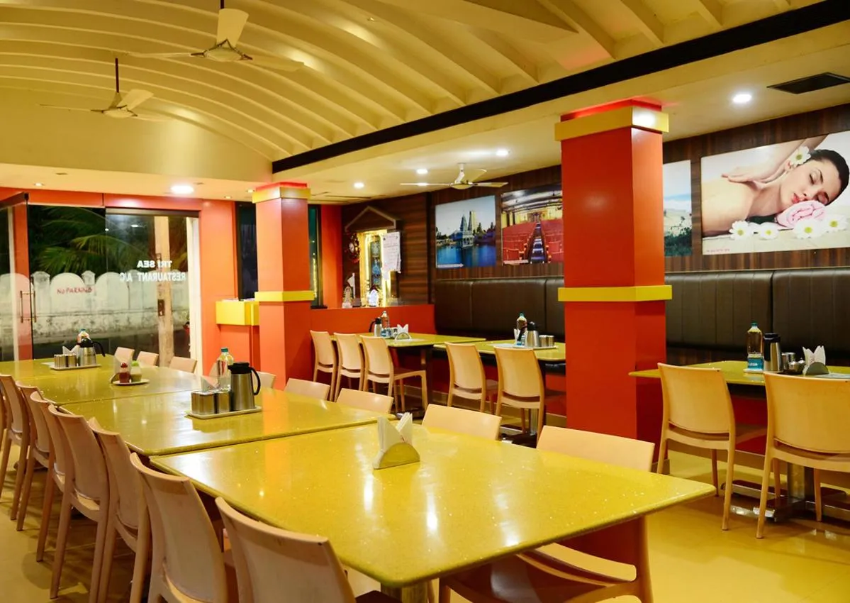 Restaurant/places to eat in Hotel Tri Sea