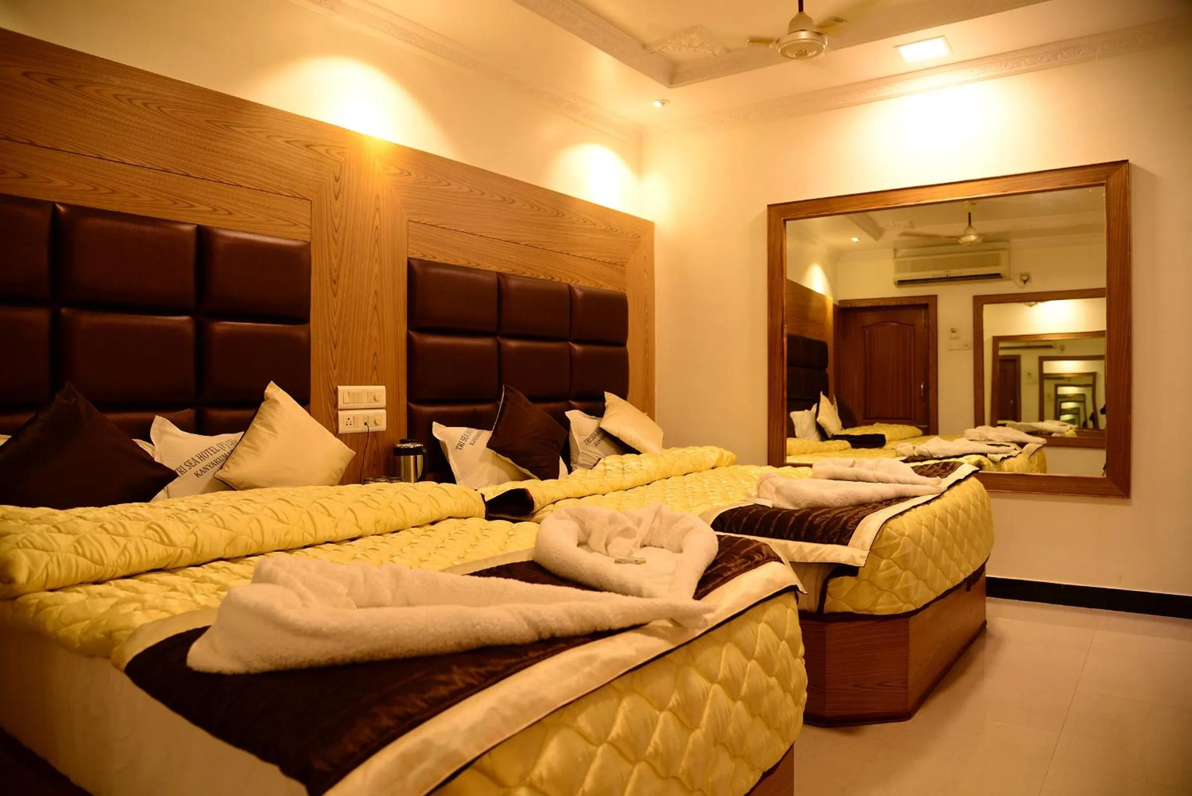 Bedroom, Bed in Hotel Tri Sea