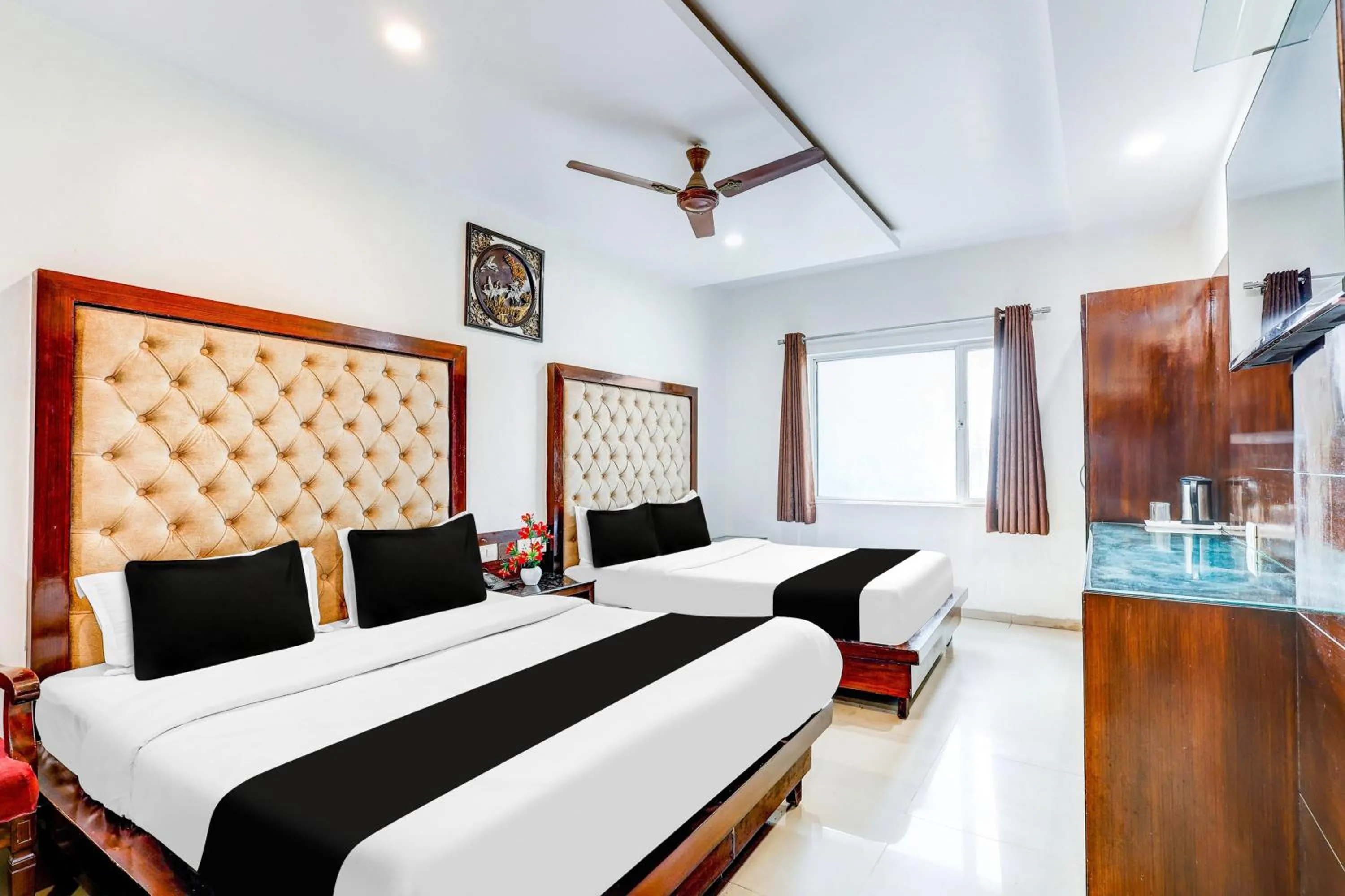Townhouse Arakashan Road Paharganj Formerly Mohan international