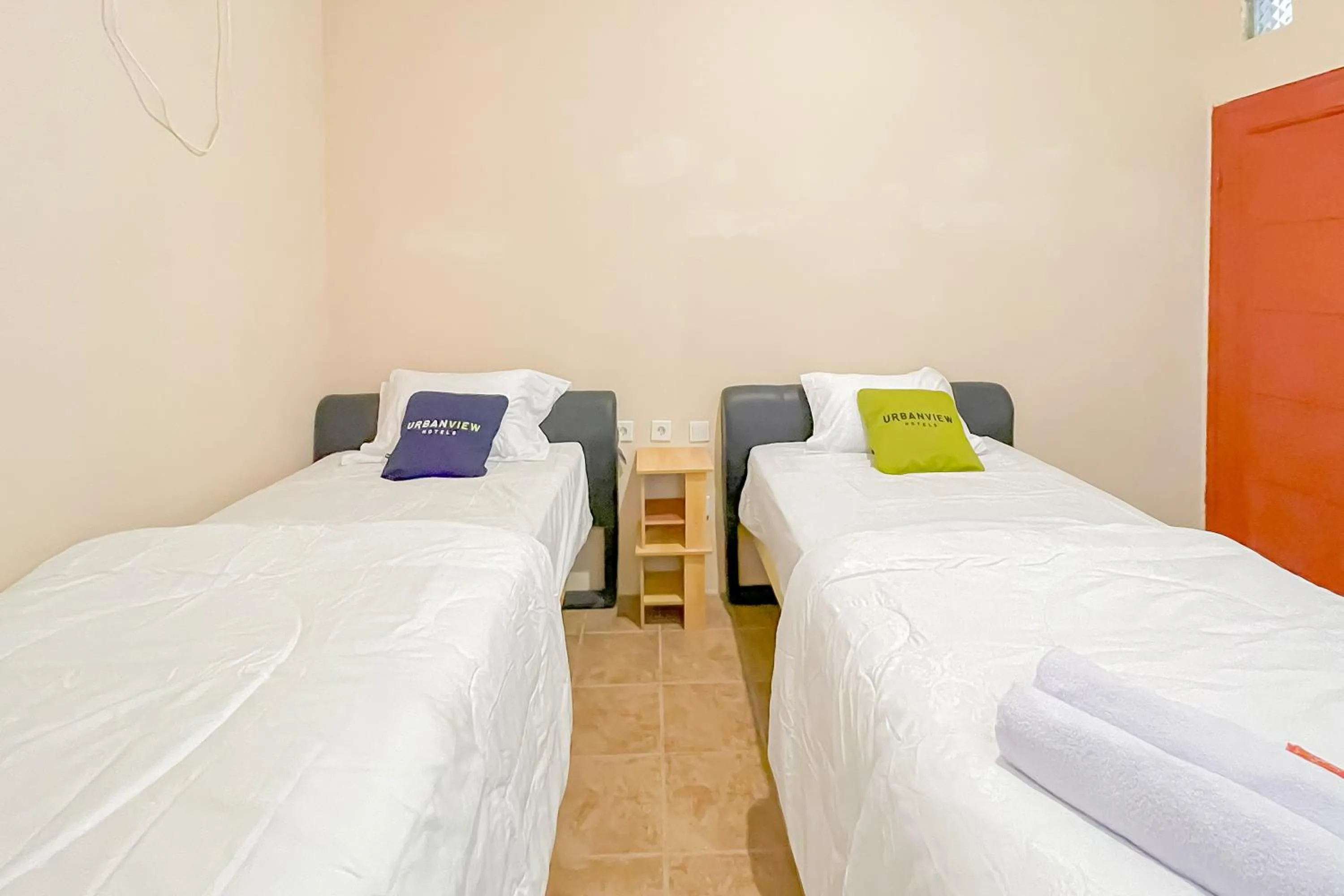 Deluxe Twin Room in Urbanview Hotel Sany Cirebon