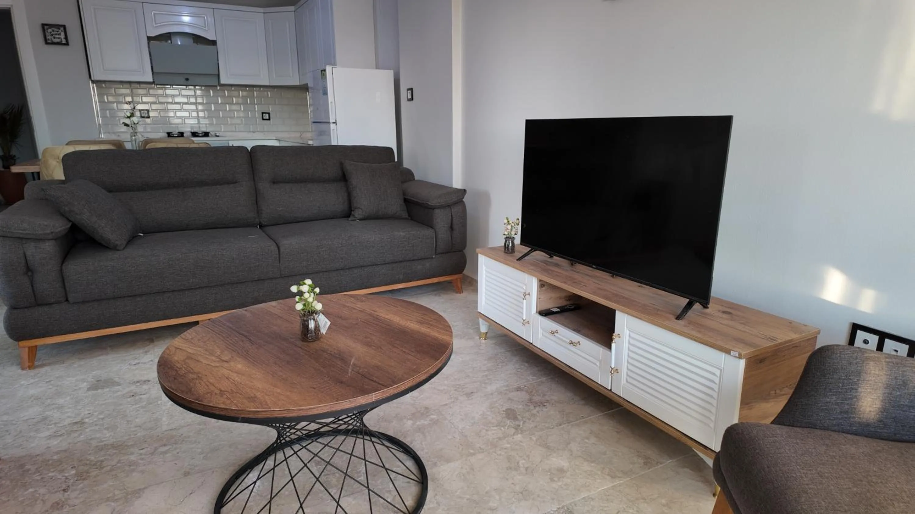 Communal lounge/ TV room in White Bay Resort