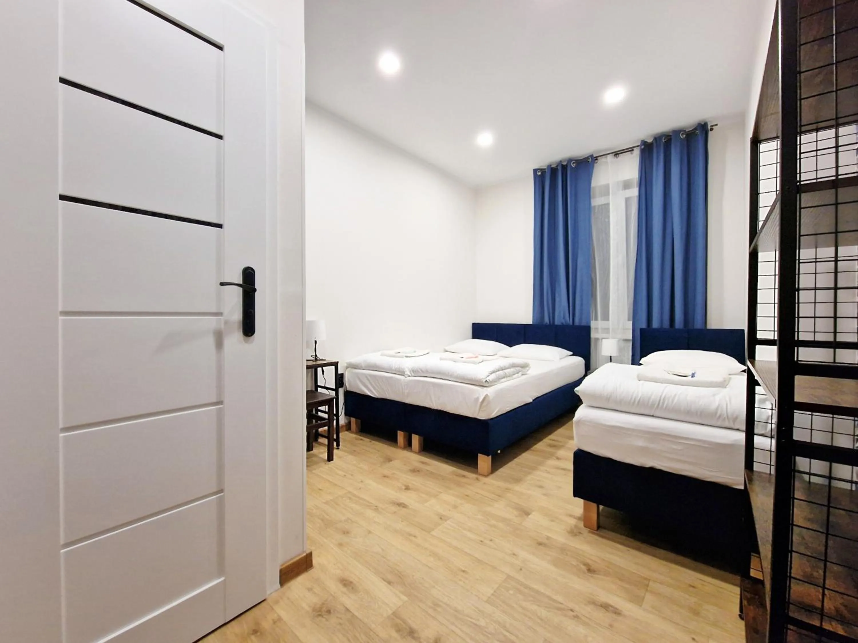 Triple Room with Private Bathroom in Apart HoStel Helvetia B&B
