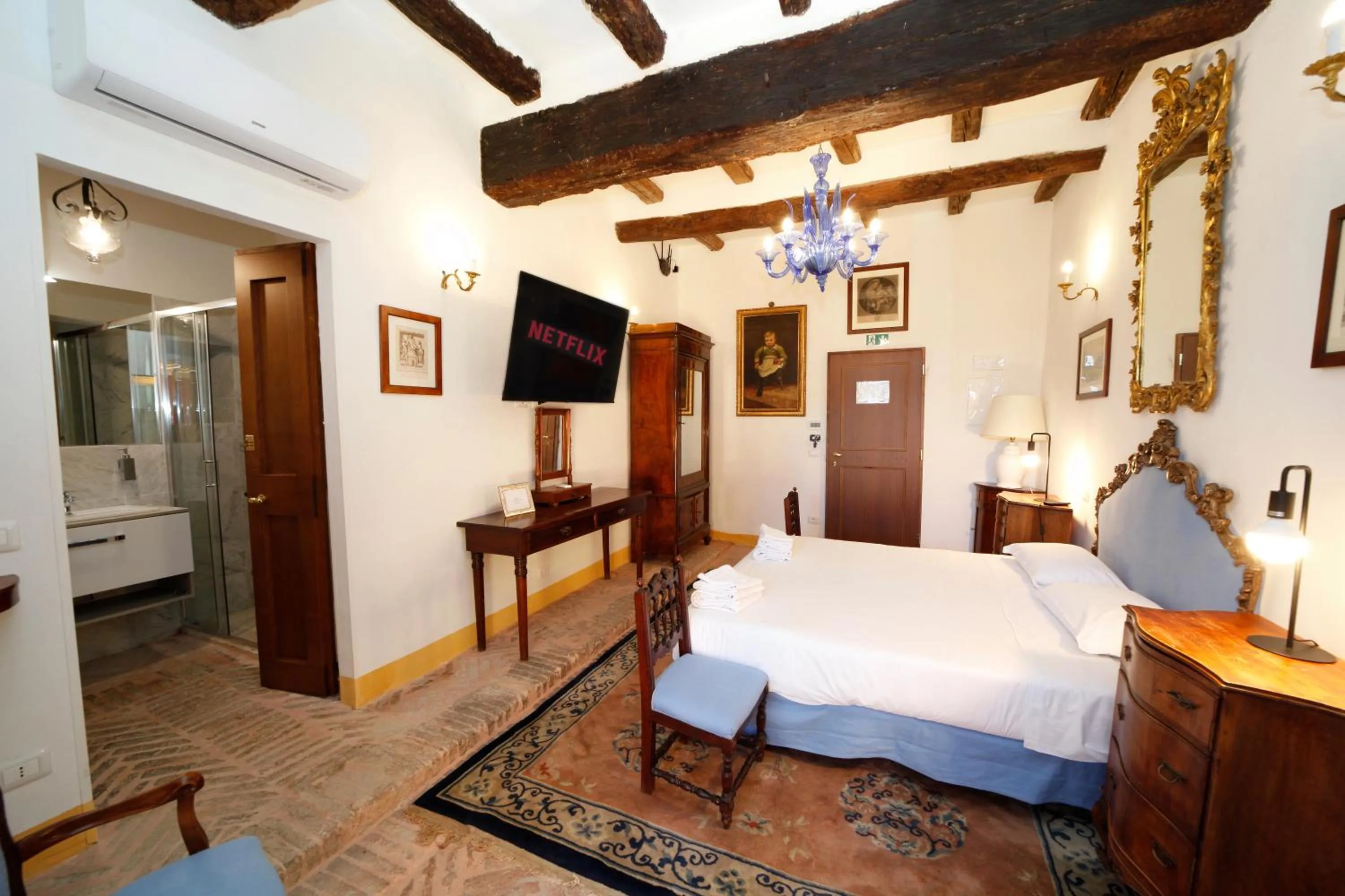 Bed in BolognaRoomscom - Ca' Palazzo