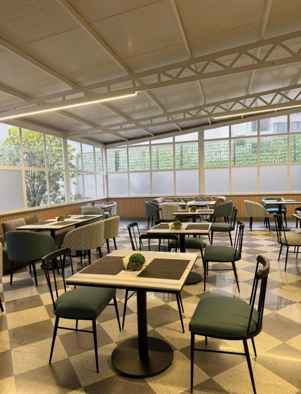 Restaurant/places to eat in Ny Suites