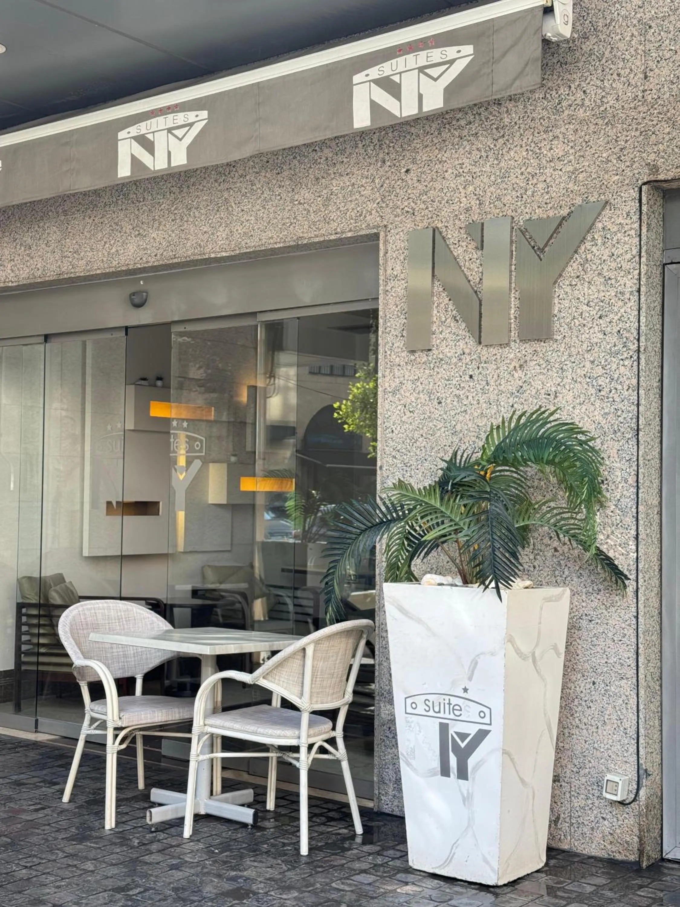 Restaurant/places to eat in Ny Suites