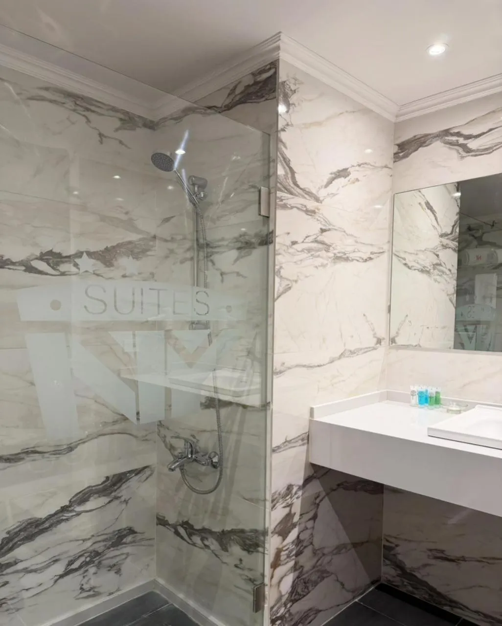 Bathroom in Ny Suites