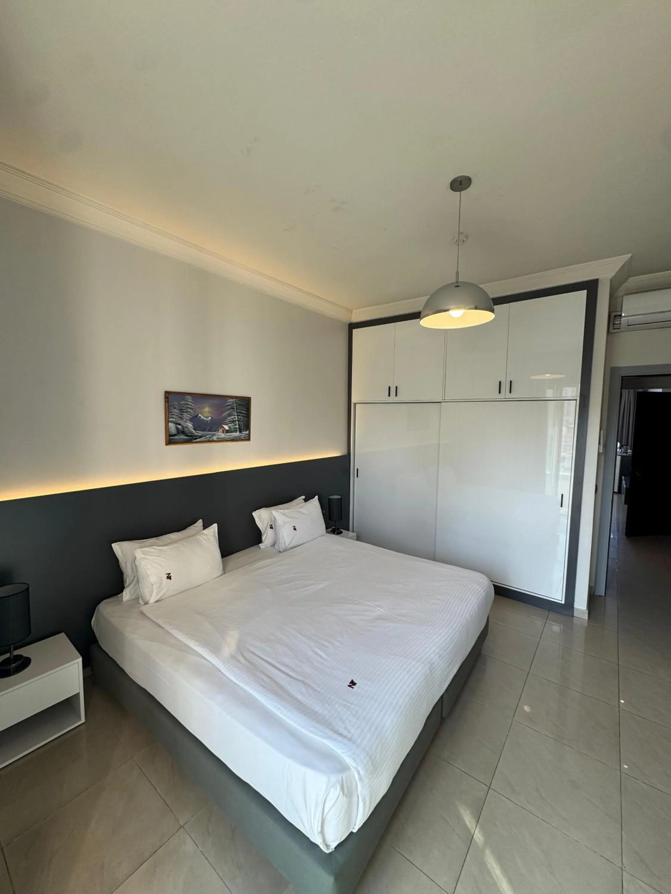 Bedroom, Bed in Ny Suites