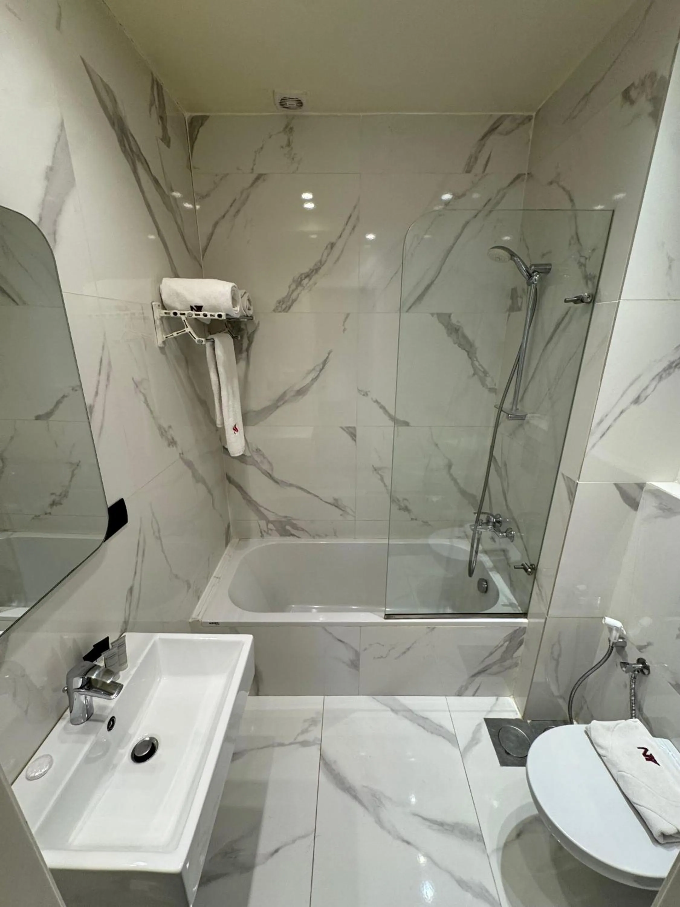 Bathroom in Ny Suites