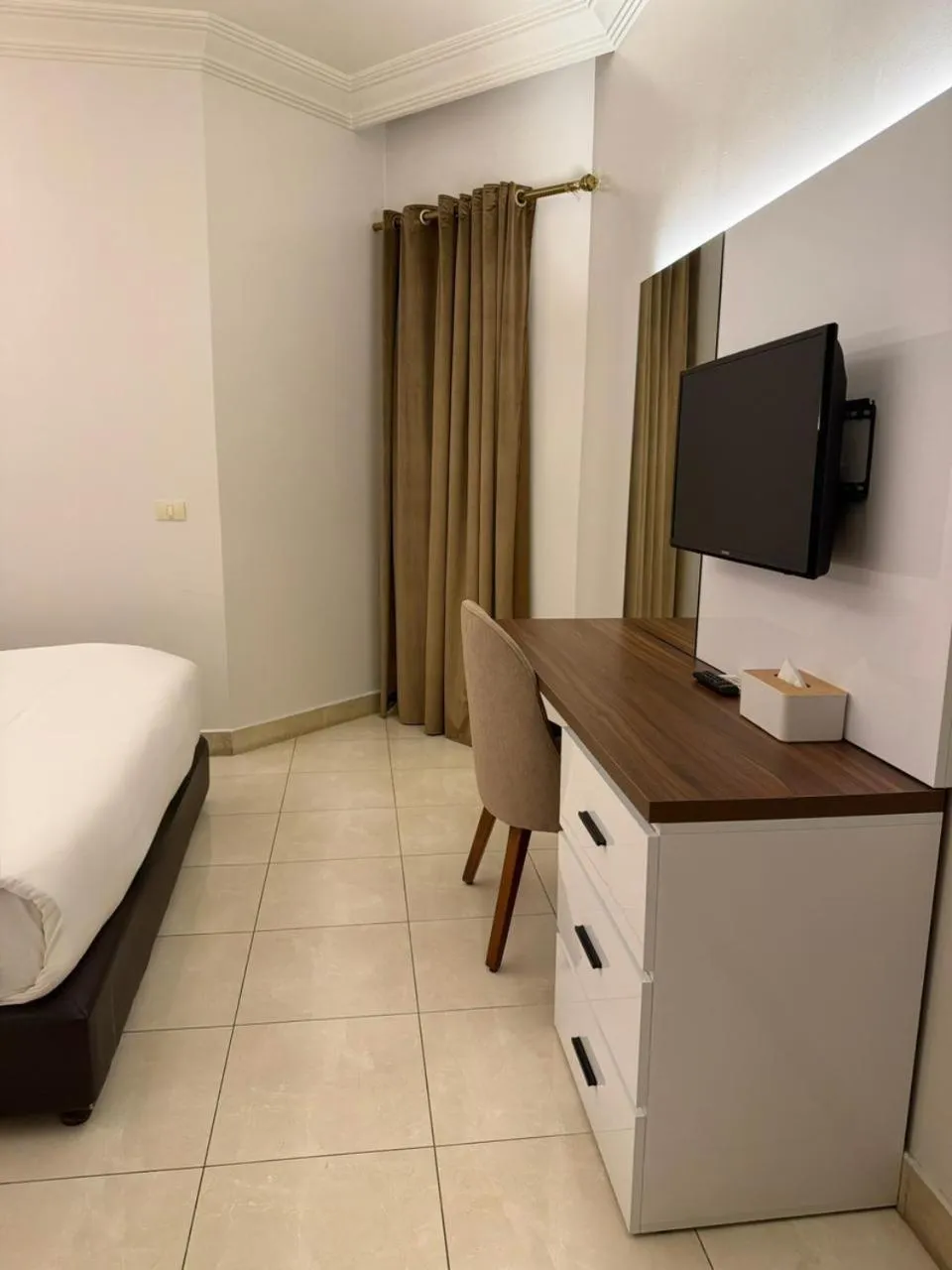 Bedroom, Bed in Ny Suites