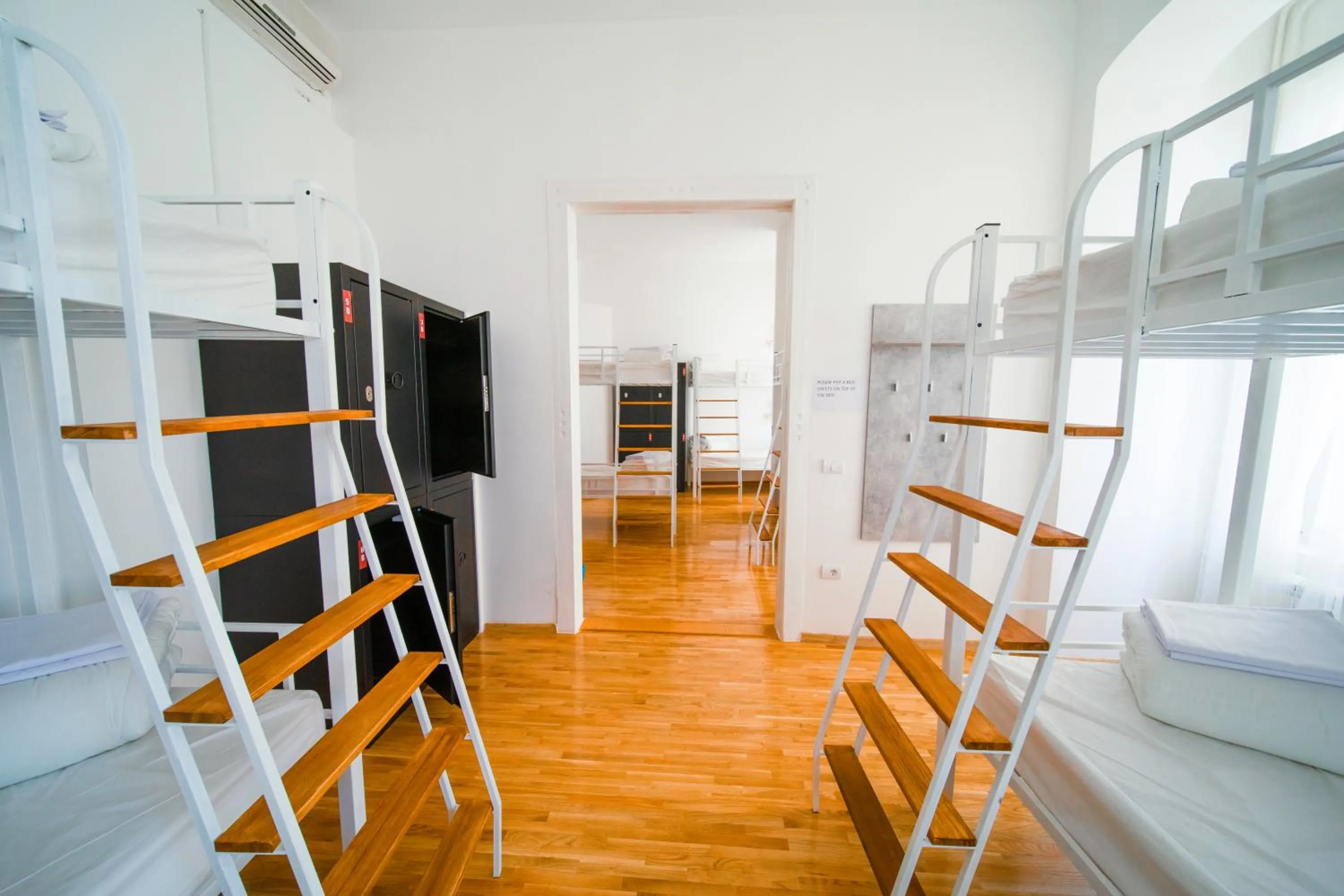 bunk bed in New Generation Hostel Como Lake