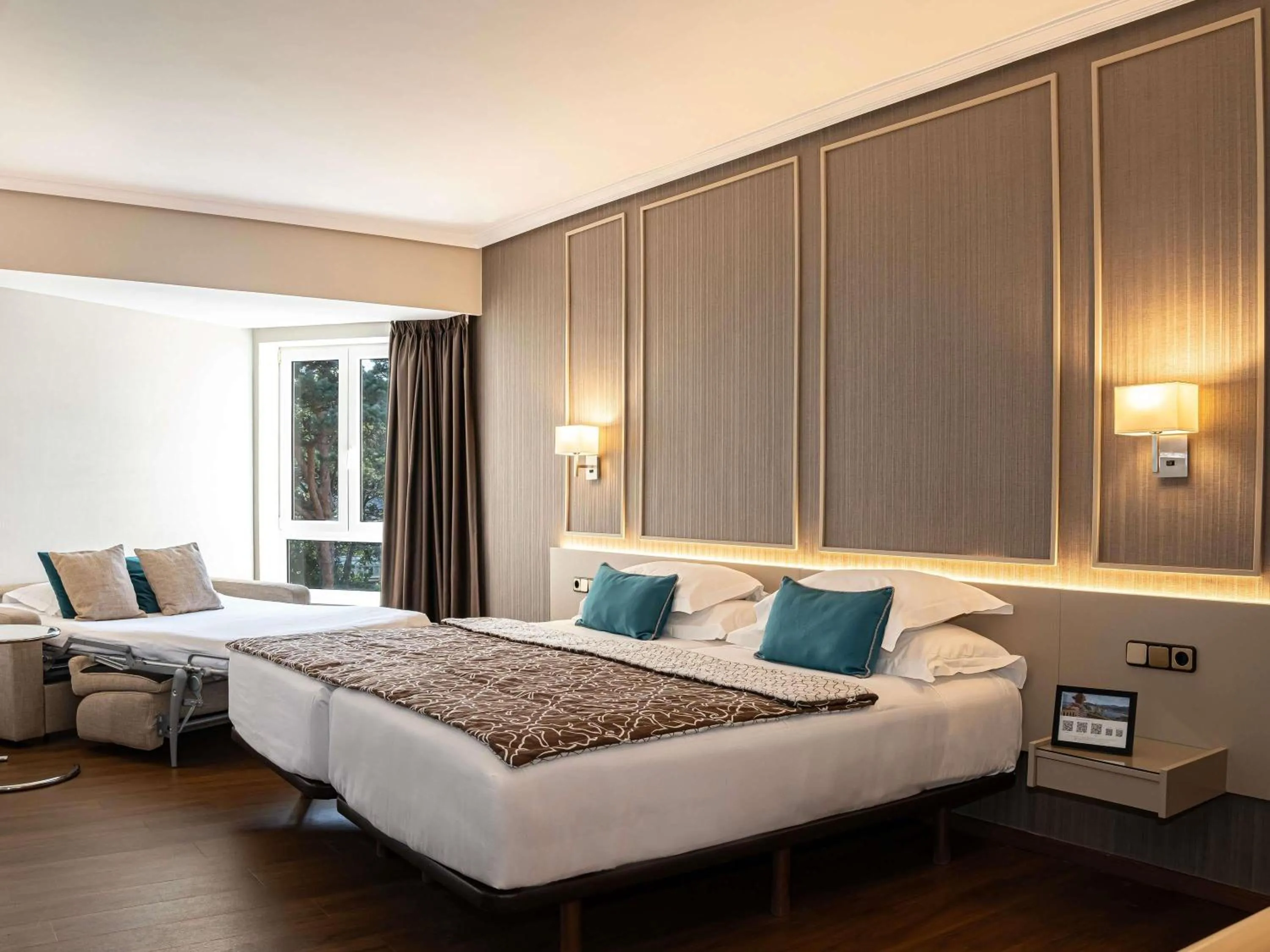 Bedroom, Bed in Mercure Monte Igueldo