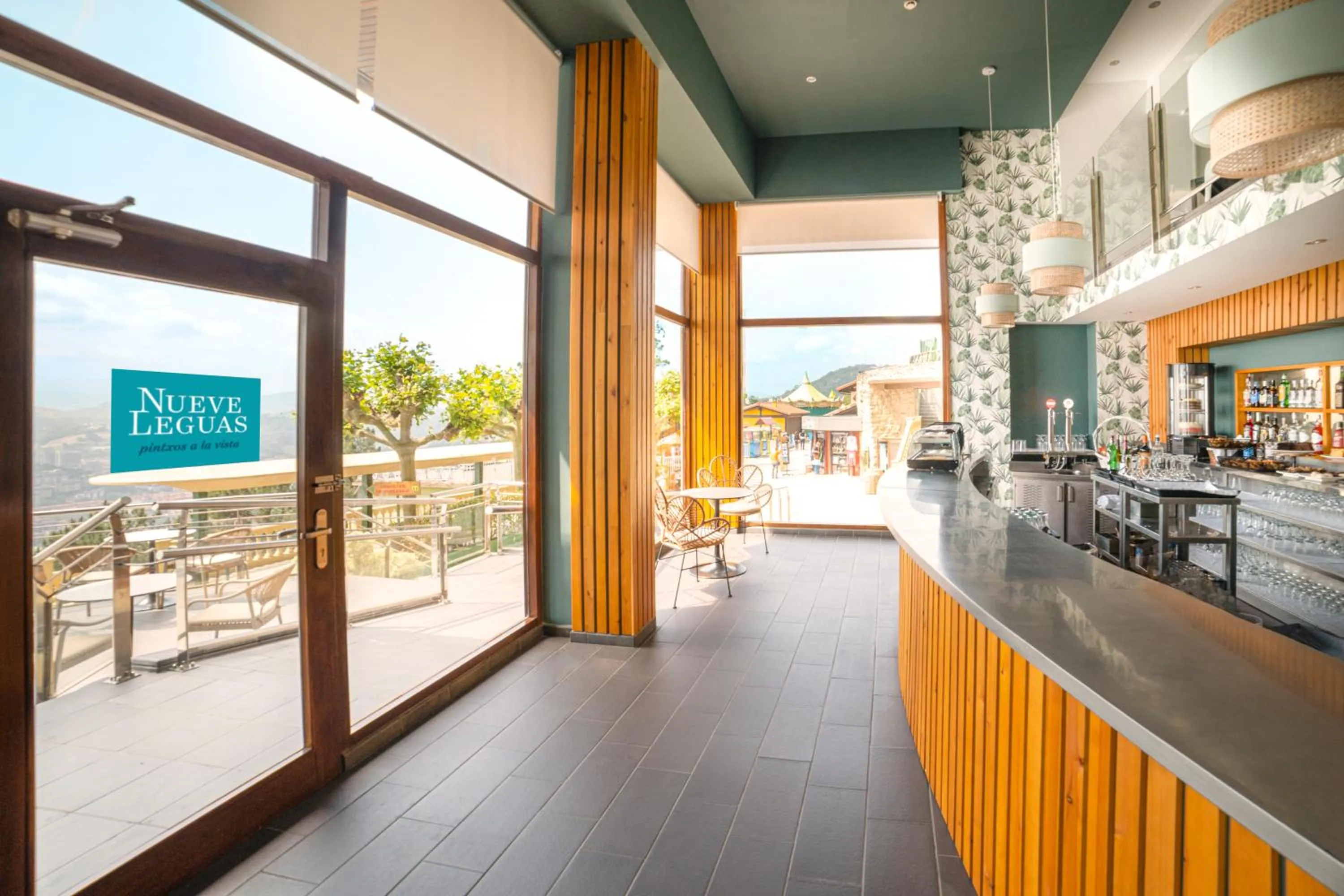 Lounge or bar in Mercure Monte Igueldo