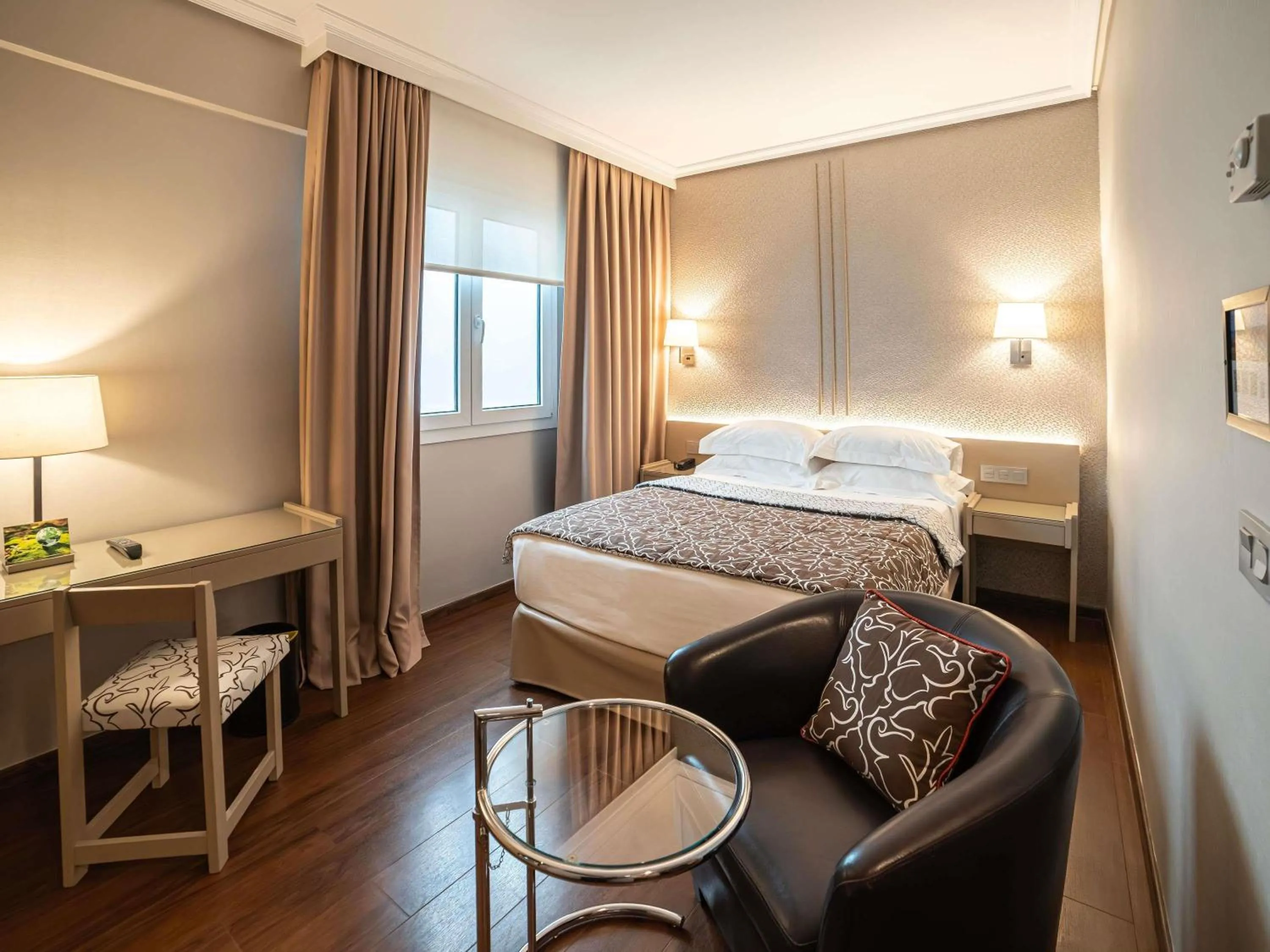 Bedroom, Bed in Mercure Monte Igueldo