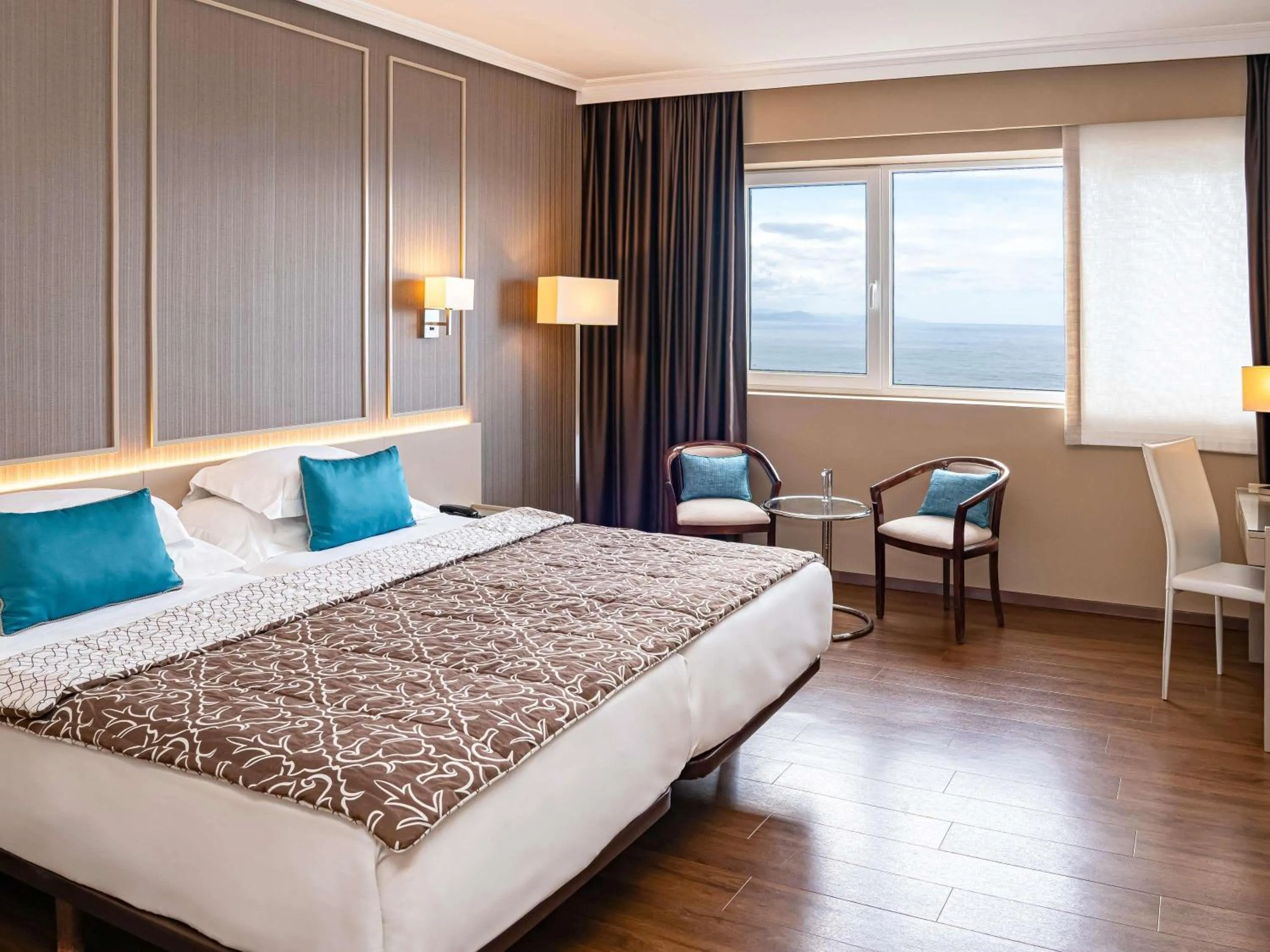 Bedroom, Bed in Mercure Monte Igueldo