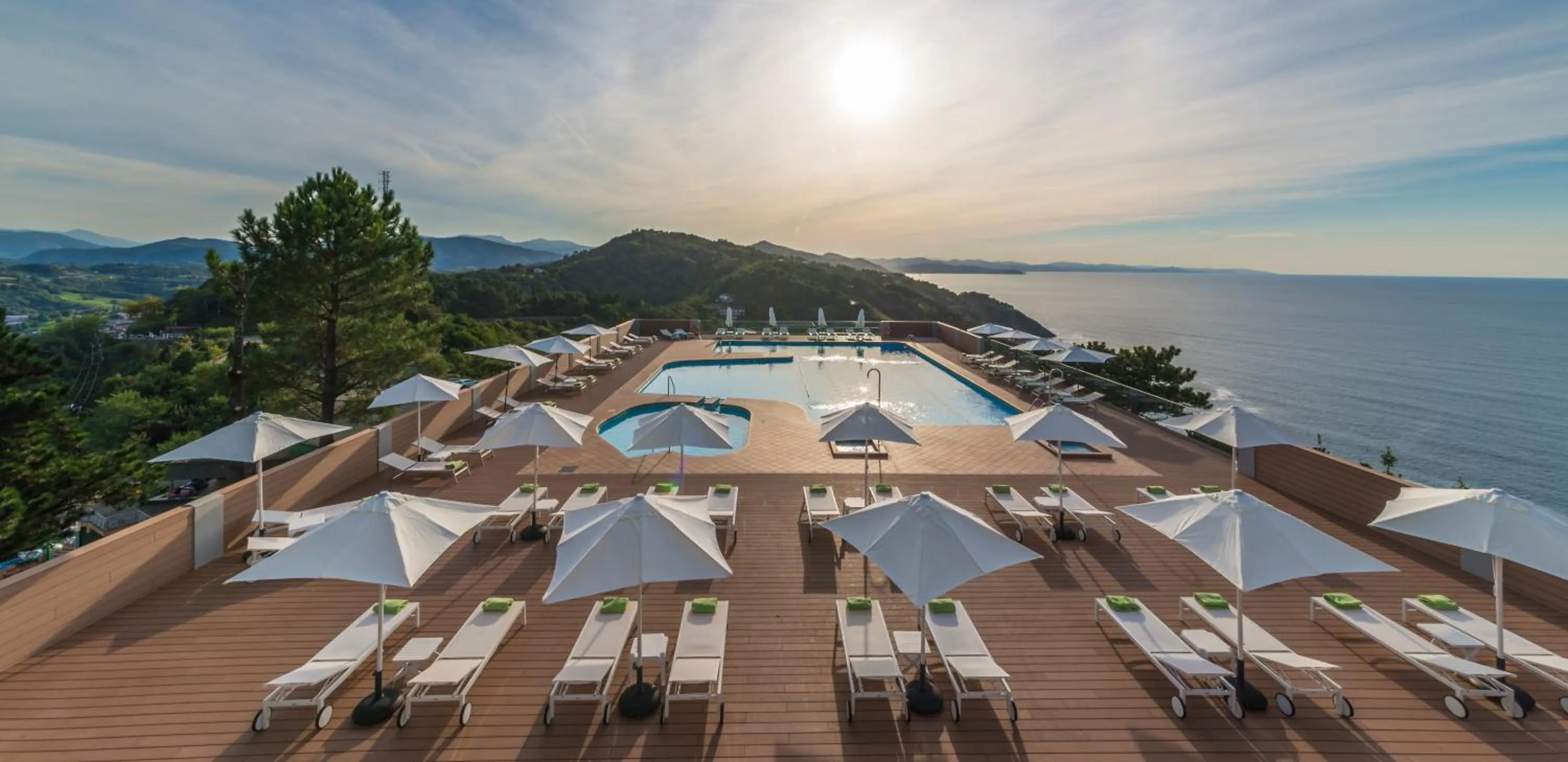 Swimming pool in Mercure Monte Igueldo