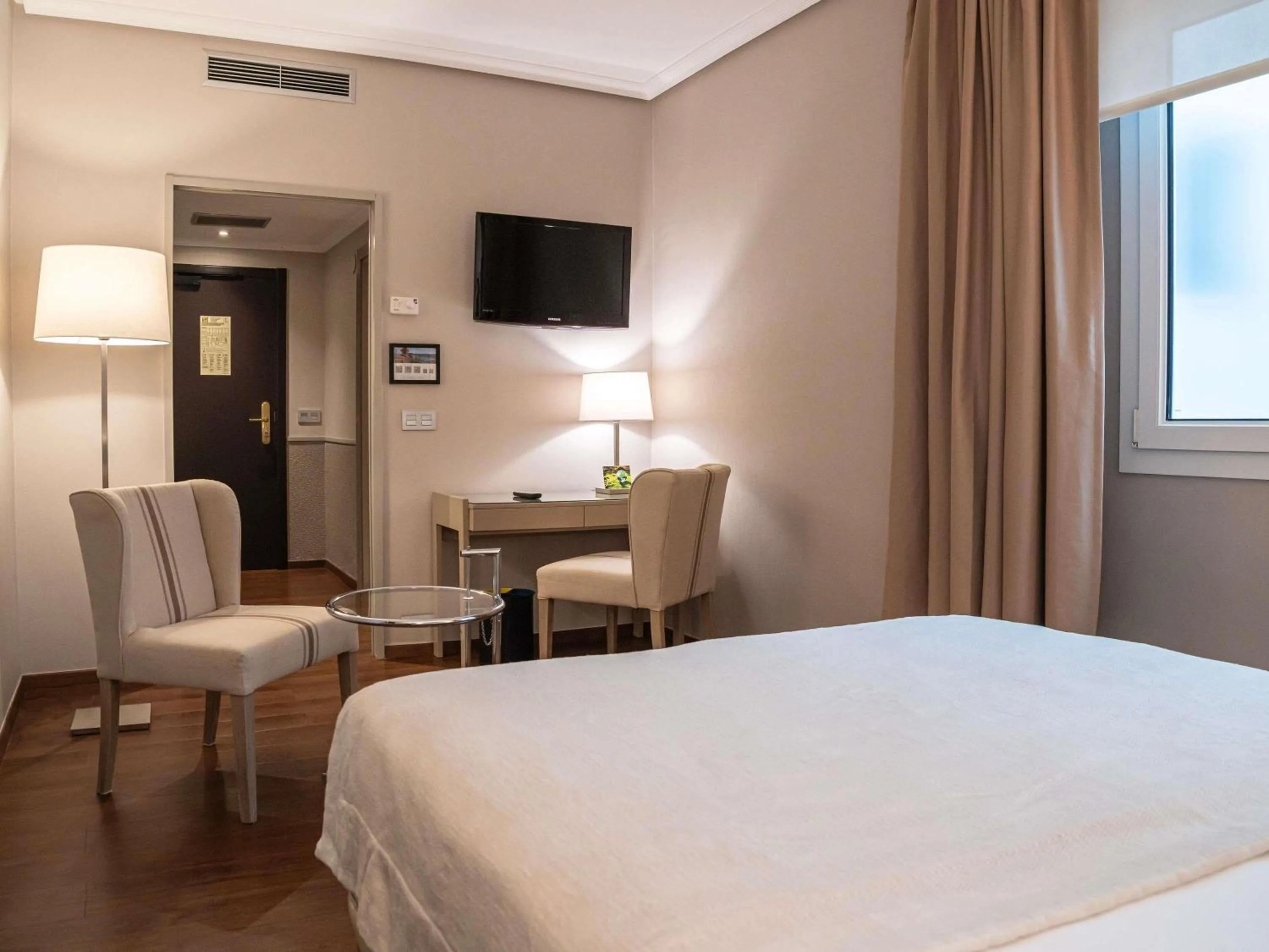 Bedroom, Bed in Mercure Monte Igueldo