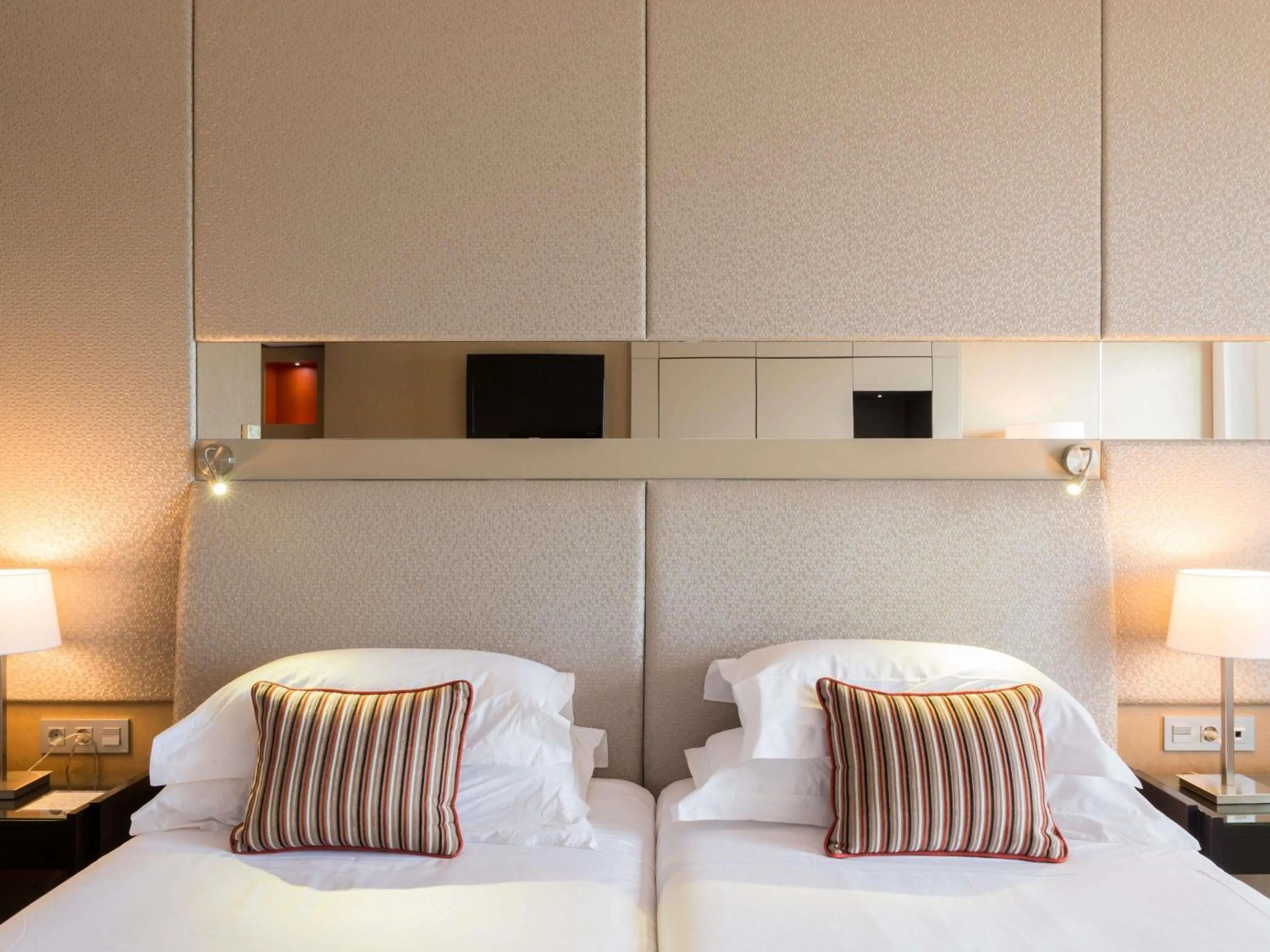 Bedroom, Bed in Mercure Monte Igueldo