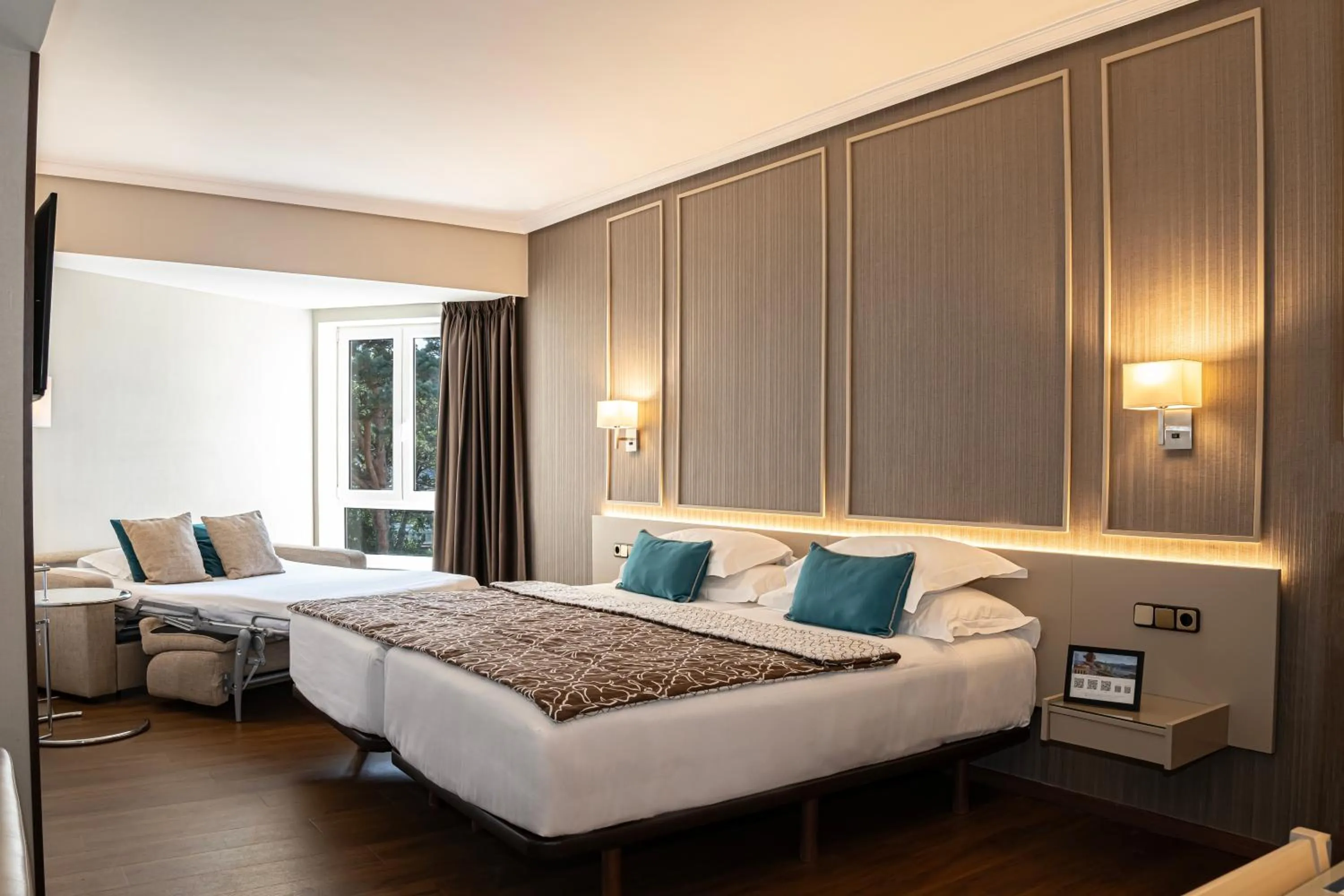 Photo of the whole room, Bed in Mercure Monte Igueldo