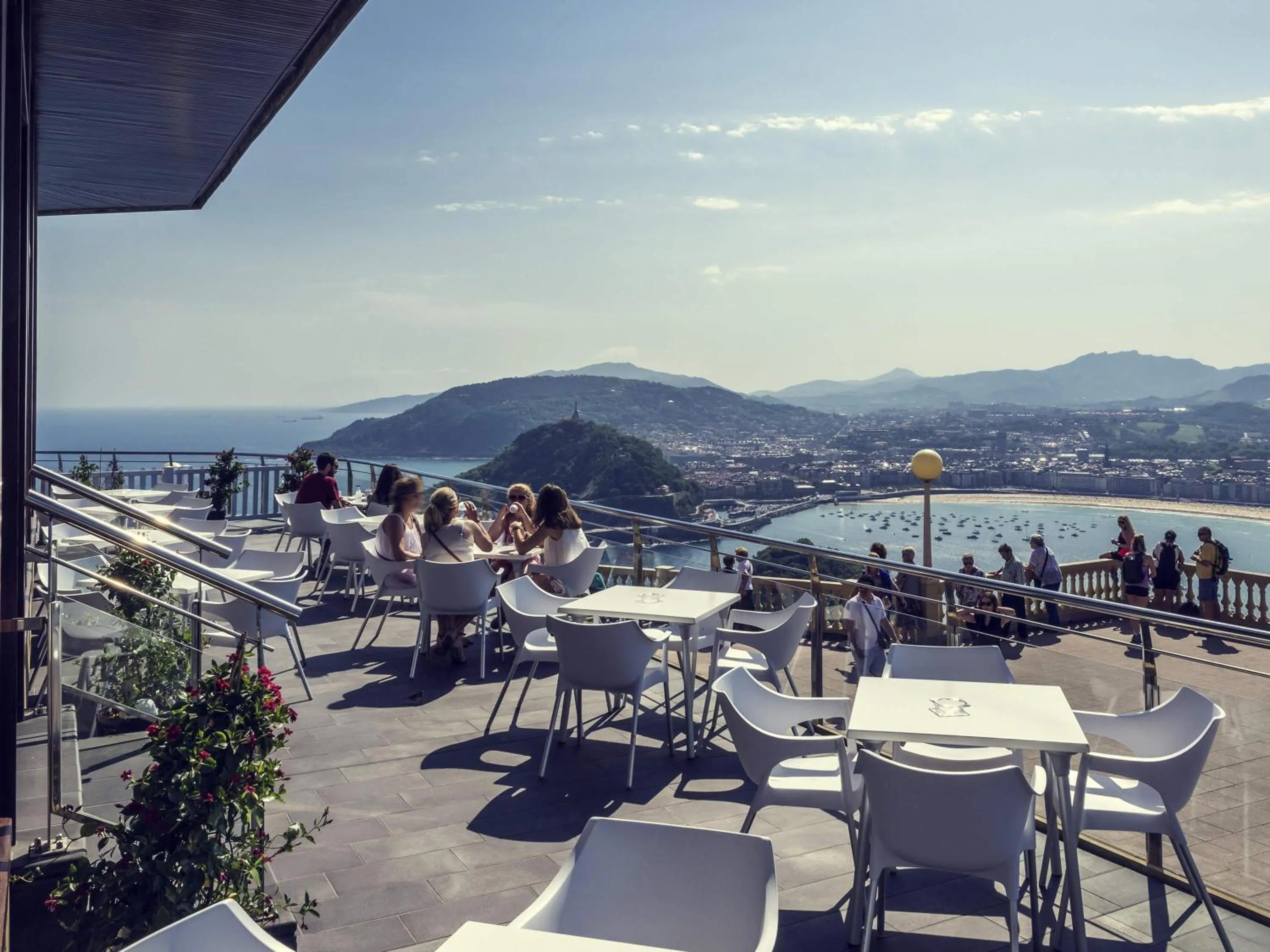 Restaurant/places to eat in Mercure Monte Igueldo