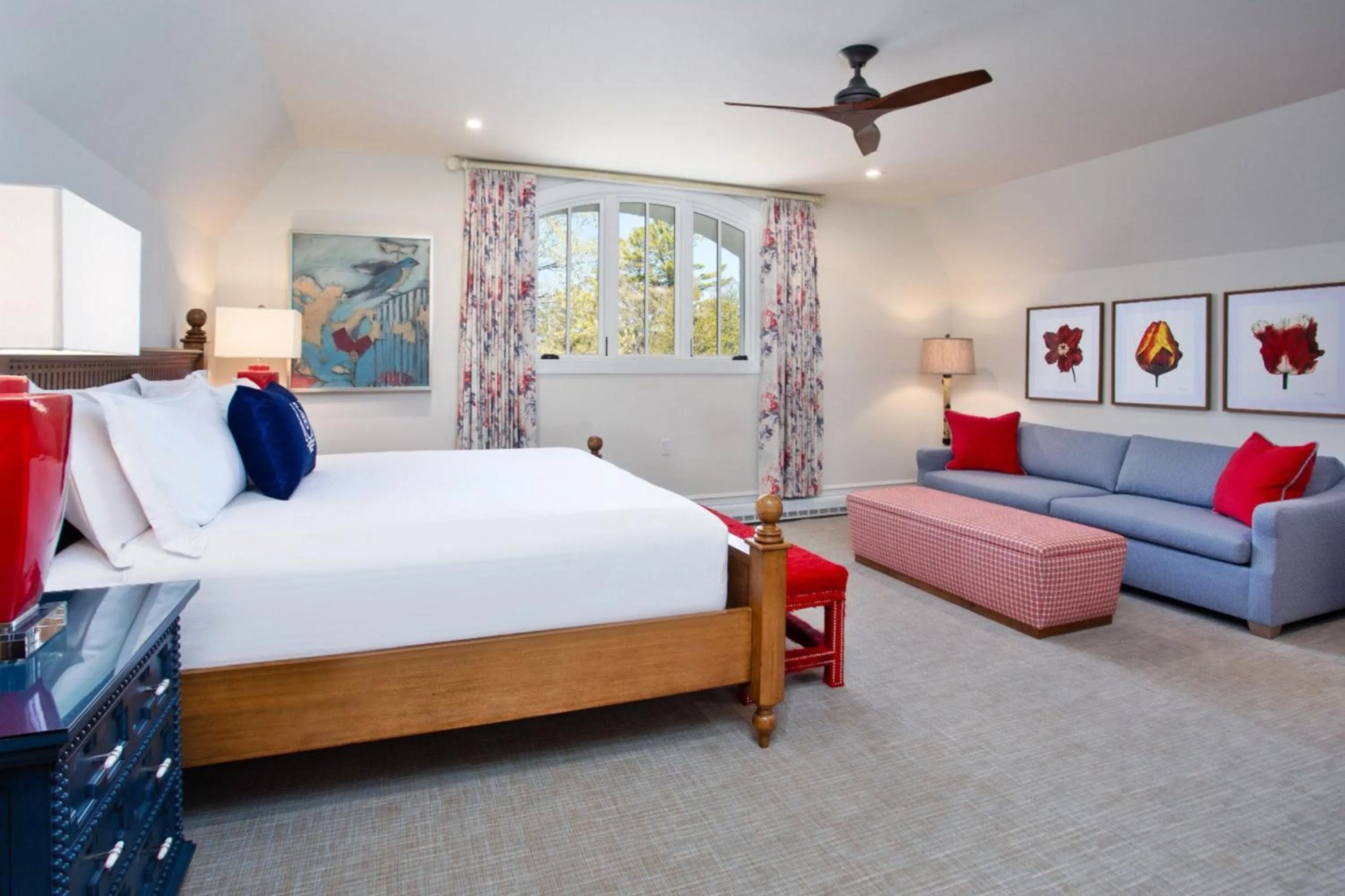 Bed in The Inn at Stonecliffe