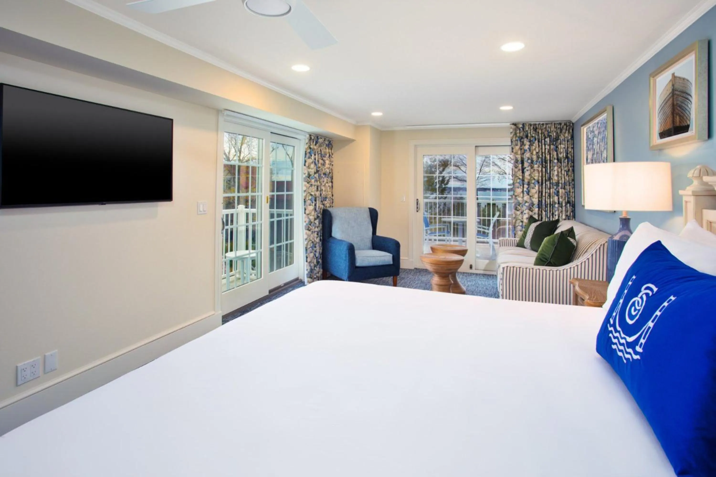 Bed in The Inn at Stonecliffe