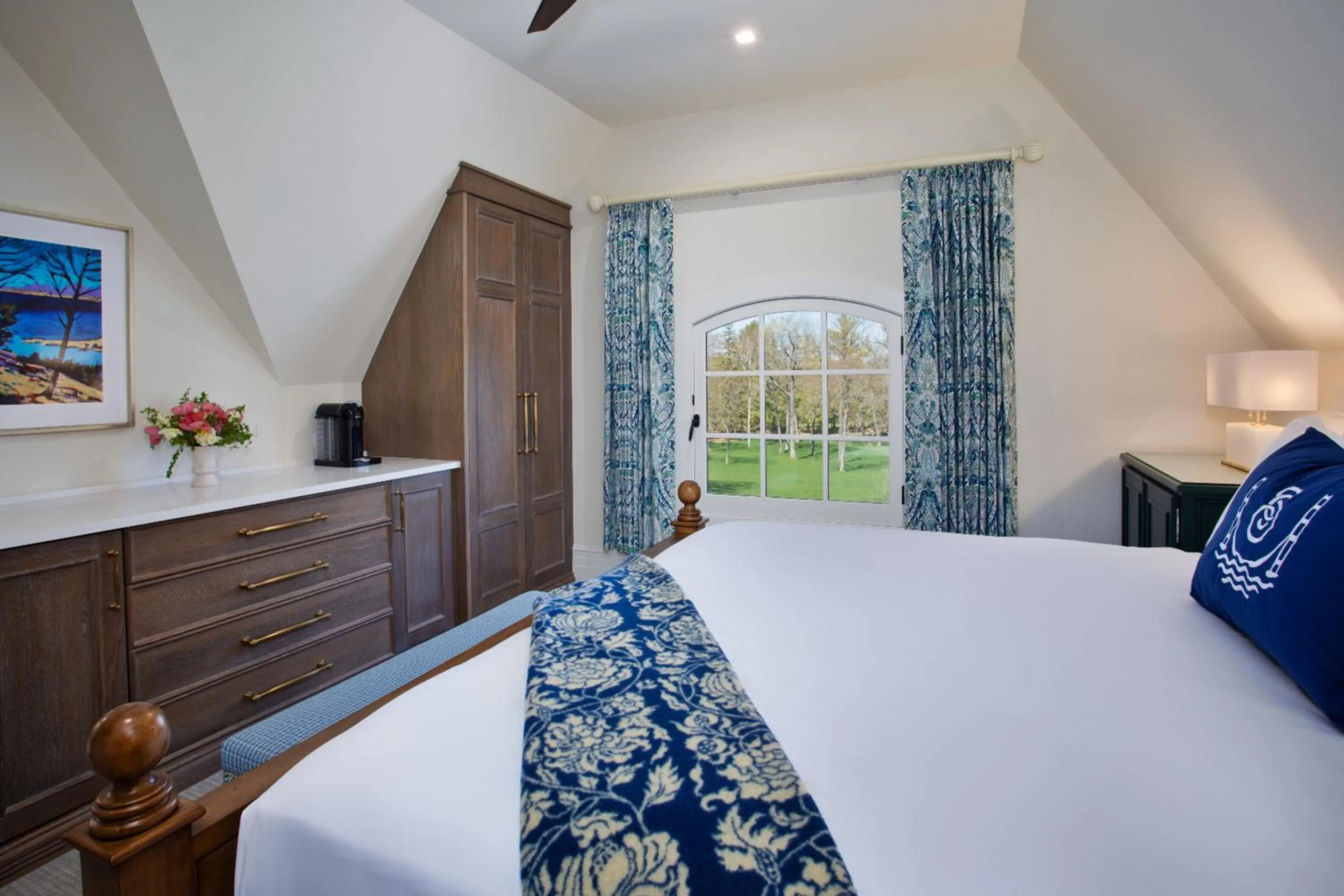 Bed in The Inn at Stonecliffe