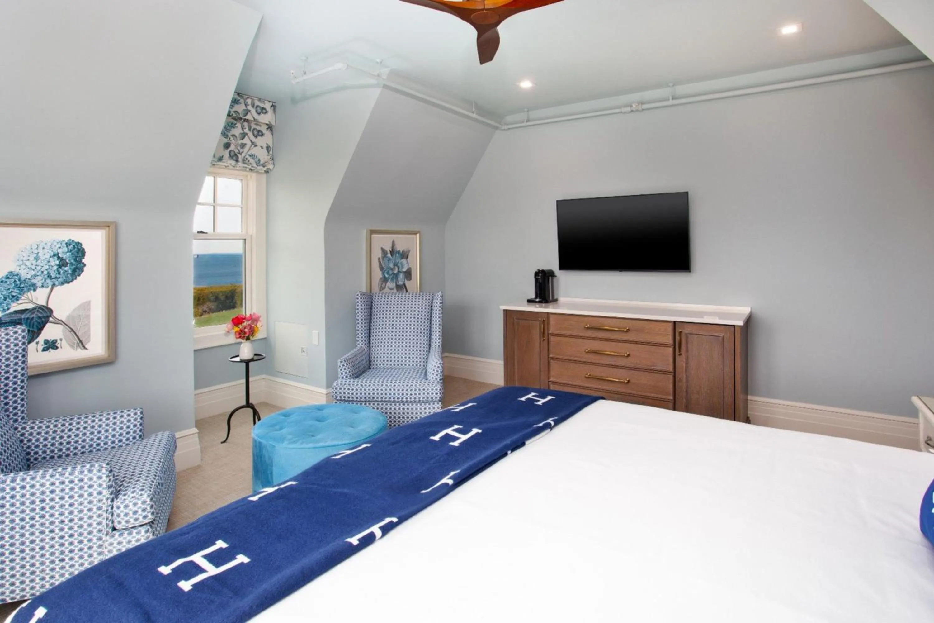 Bed in The Inn at Stonecliffe