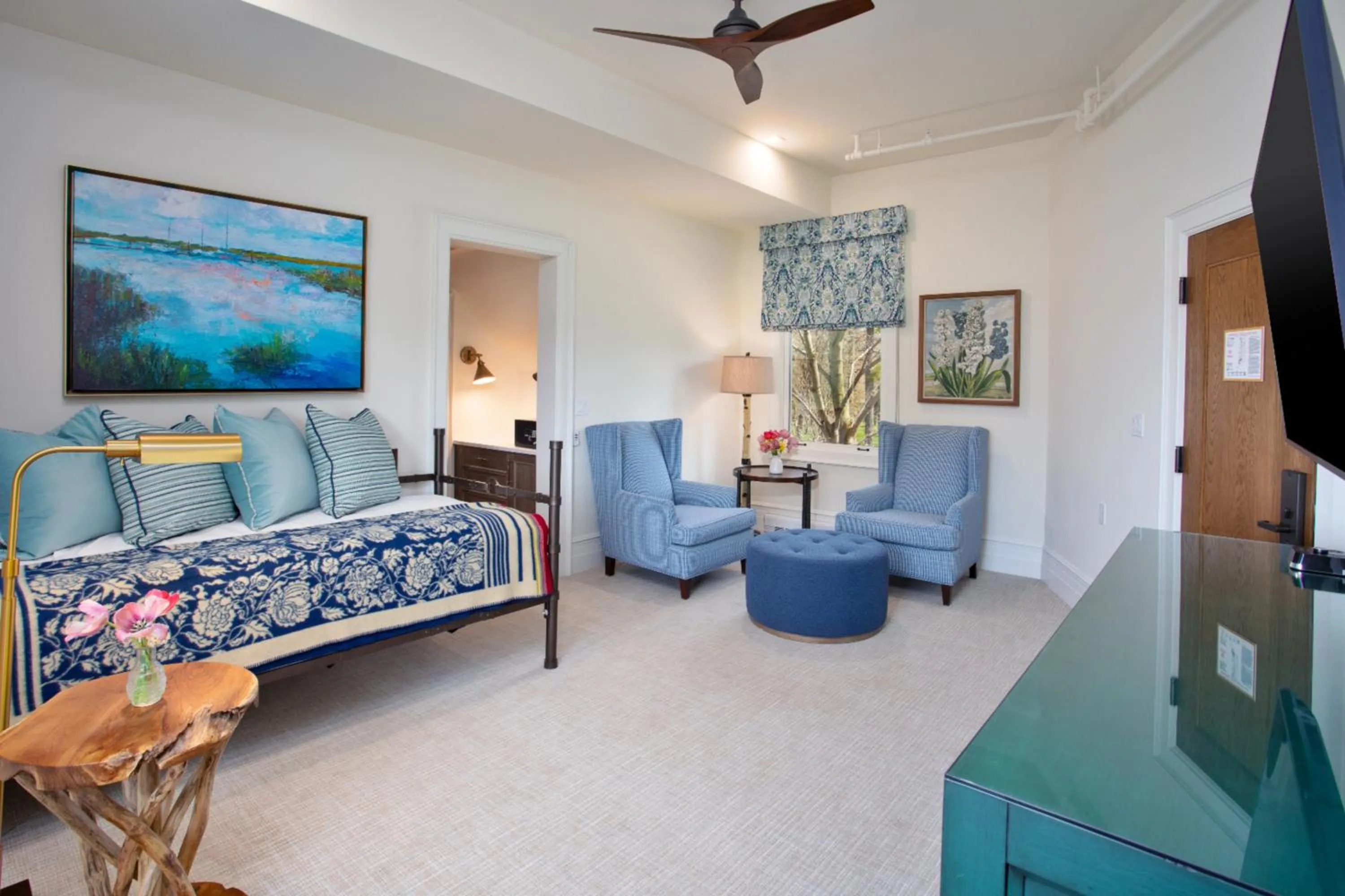 Living room in The Inn at Stonecliffe