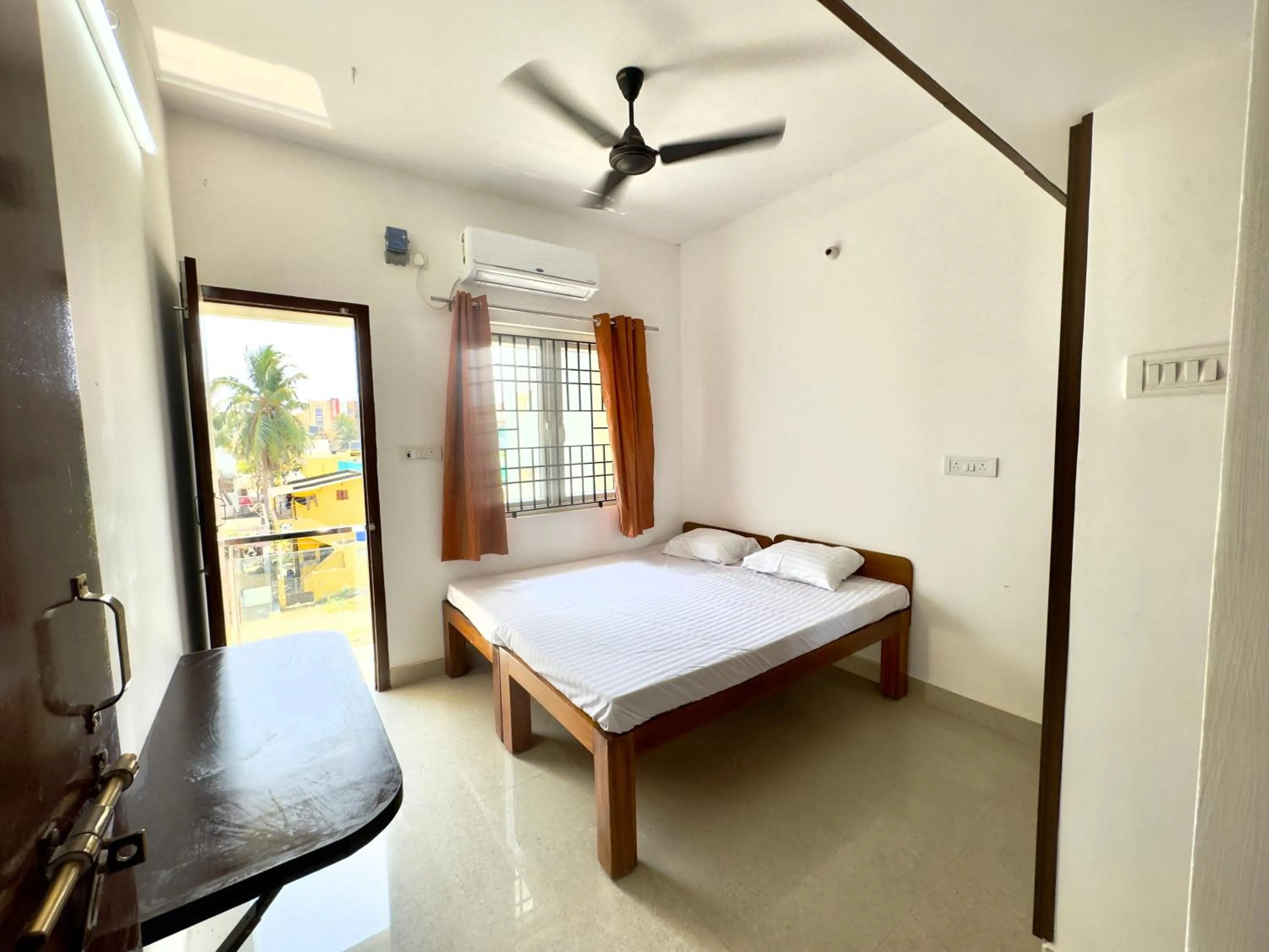 Bed in Sishya Hotels & Service Apartment Thoraipakkam, Chennai OMR, IT Expressway
