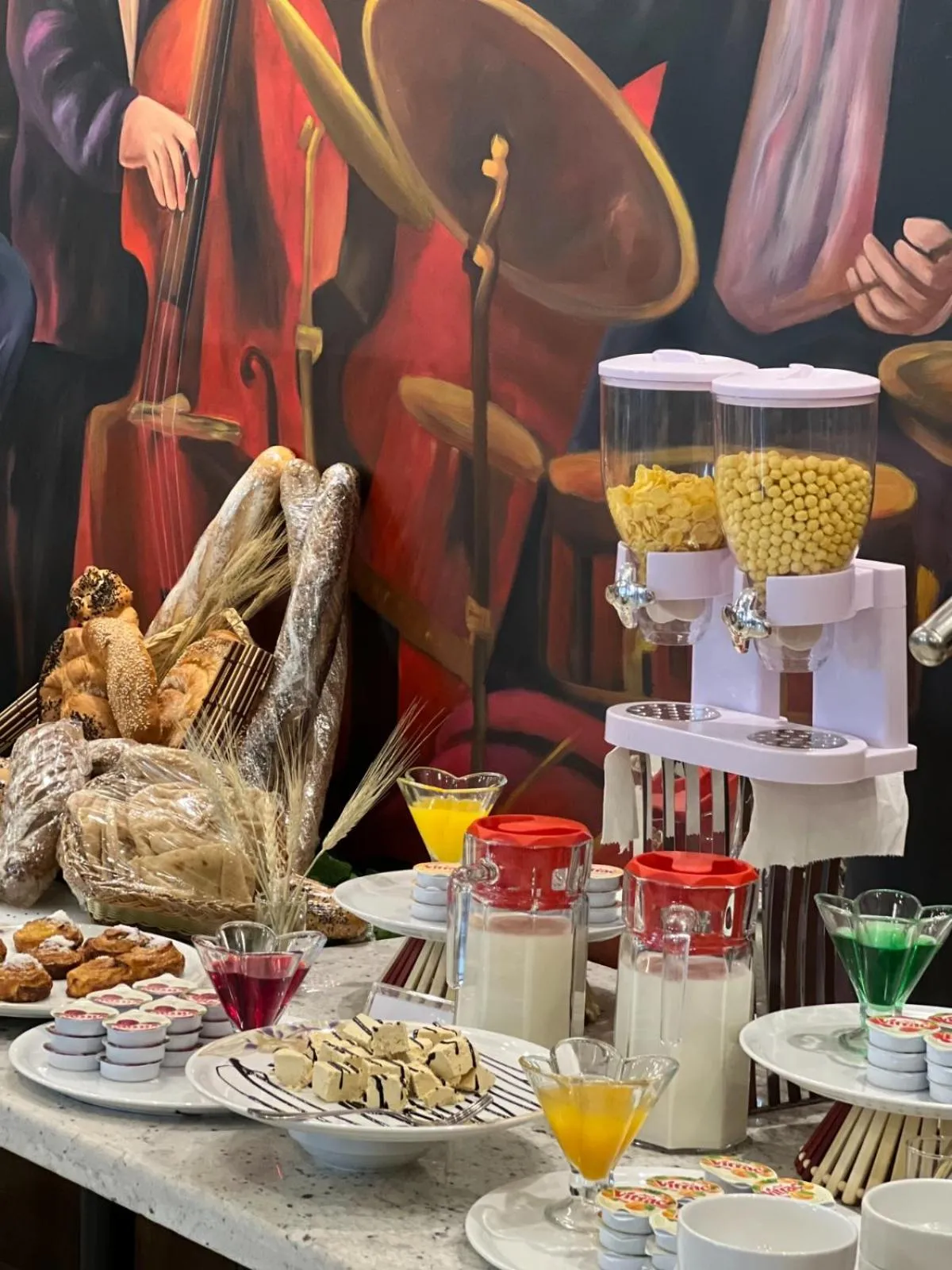 Restaurant/places to eat in Mar Charbel Hotel Cairo