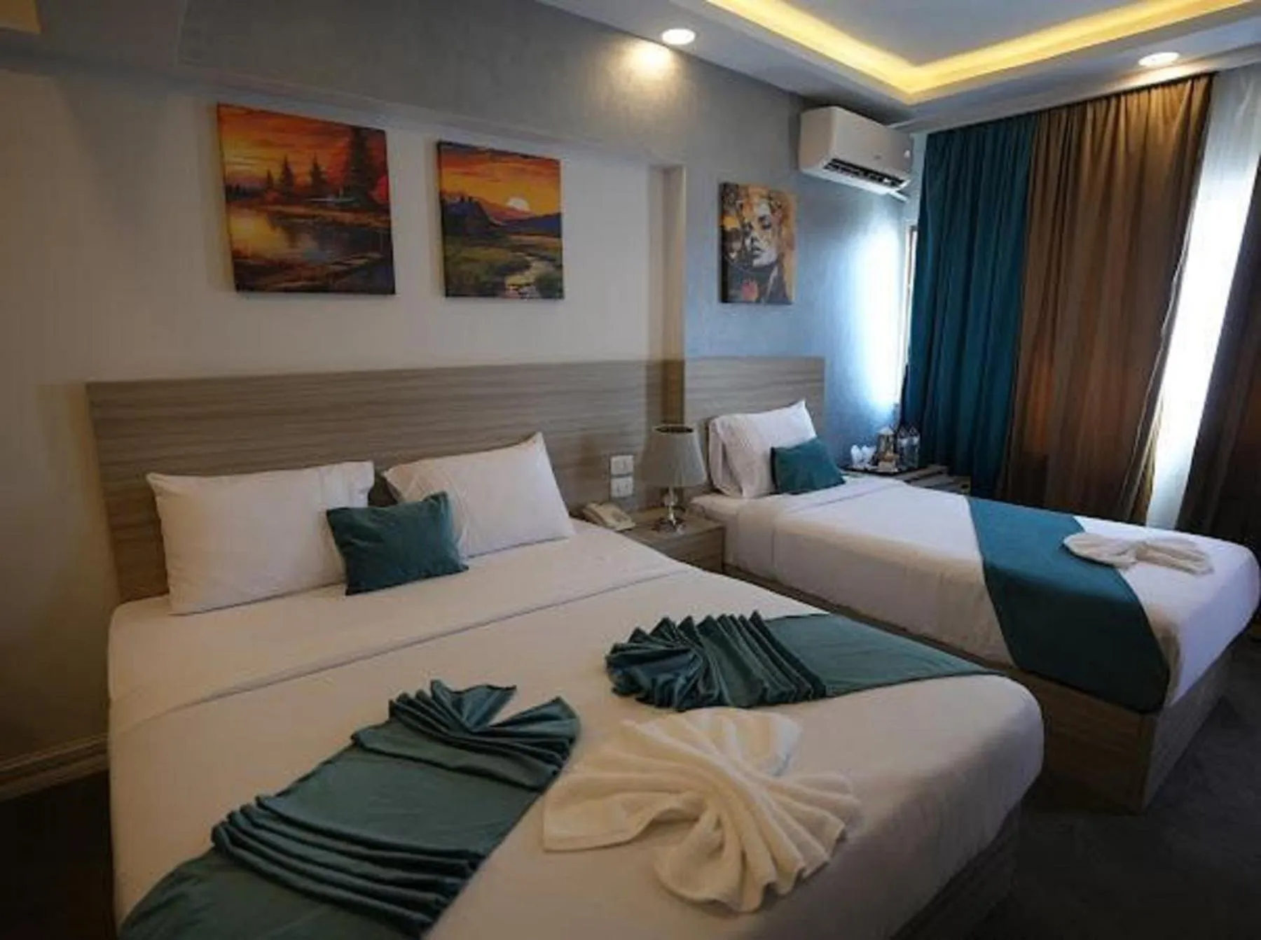 Photo of the whole room, Bed in Mar Charbel Hotel Cairo