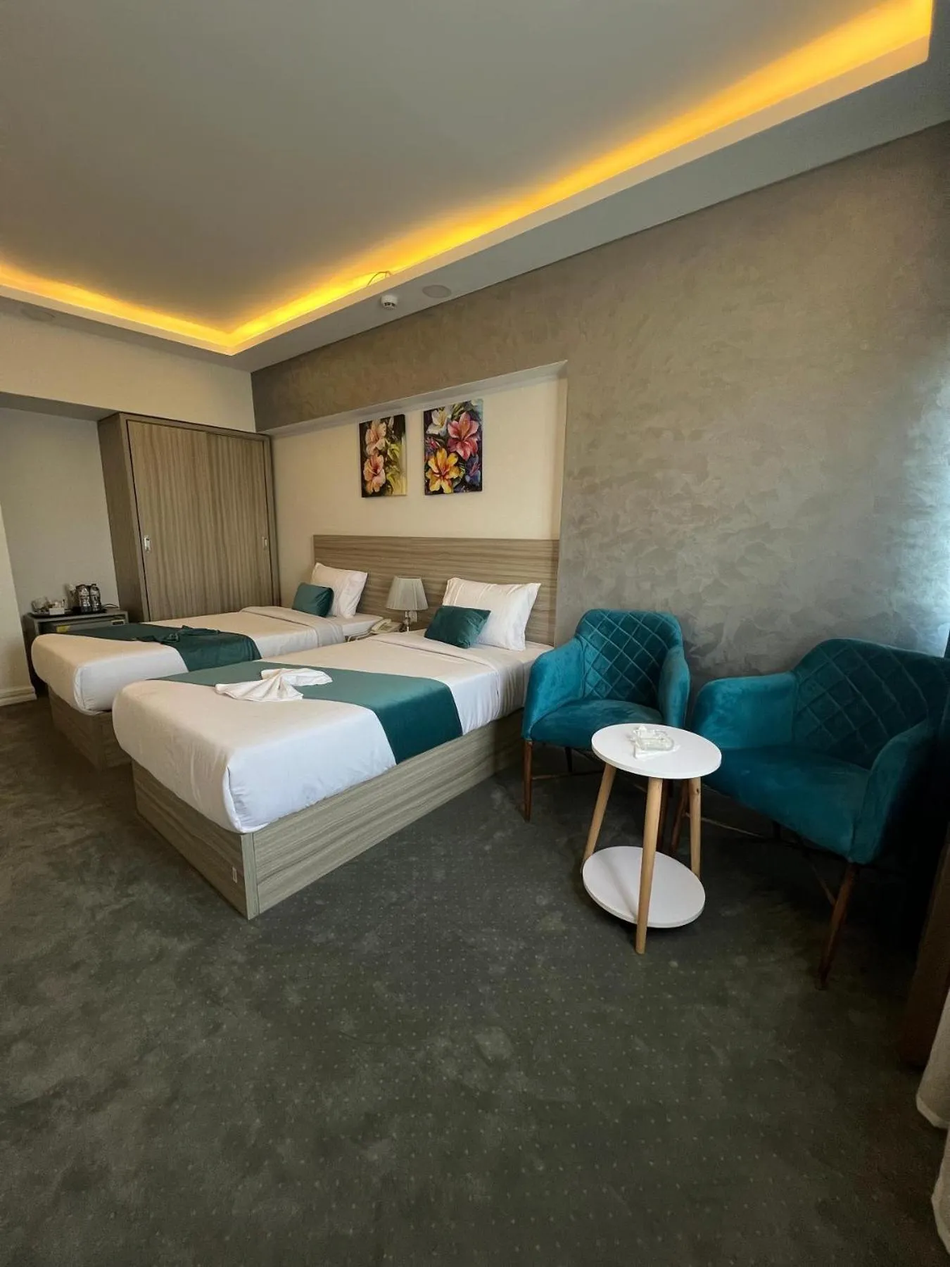 Photo of the whole room, Bed in Mar Charbel Hotel Cairo