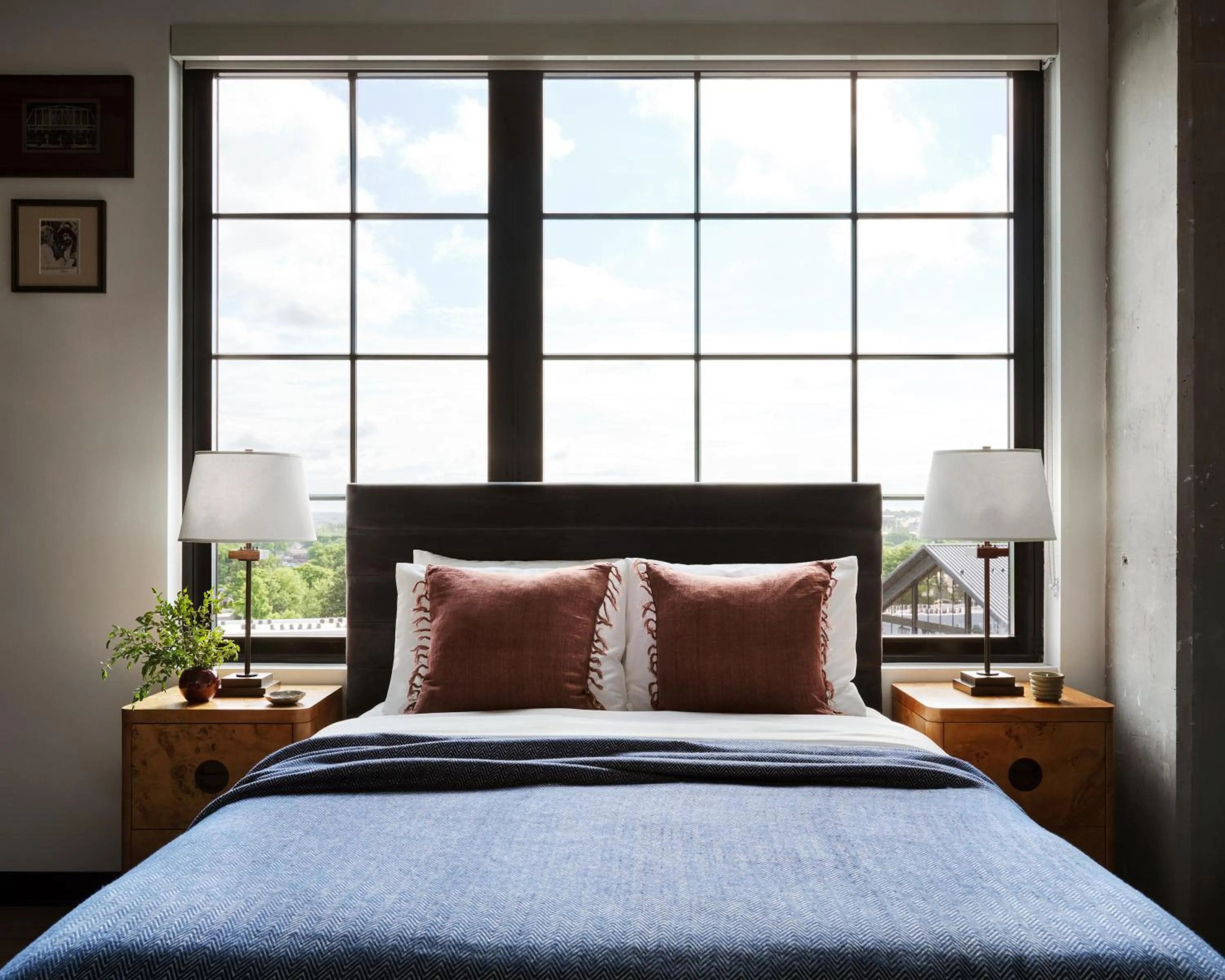 Bedroom, Bed in Memoir Wedgewood Houston