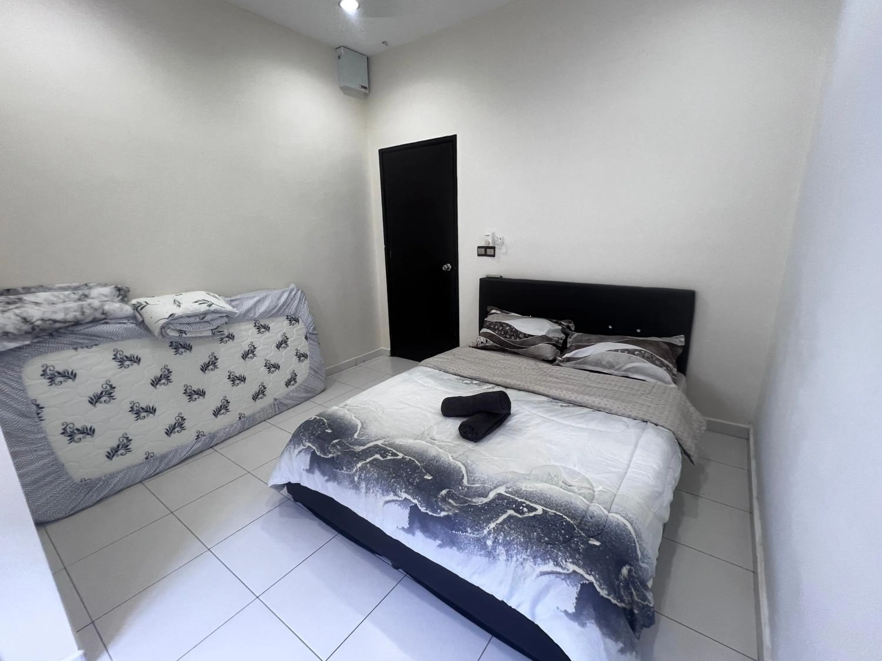 Bed in Lovely Homestay Austin Setia Indah 911