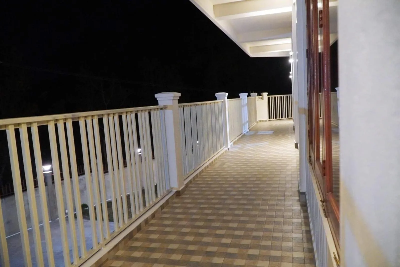 Night in ROYALTY GLOBAL HOMESTAY