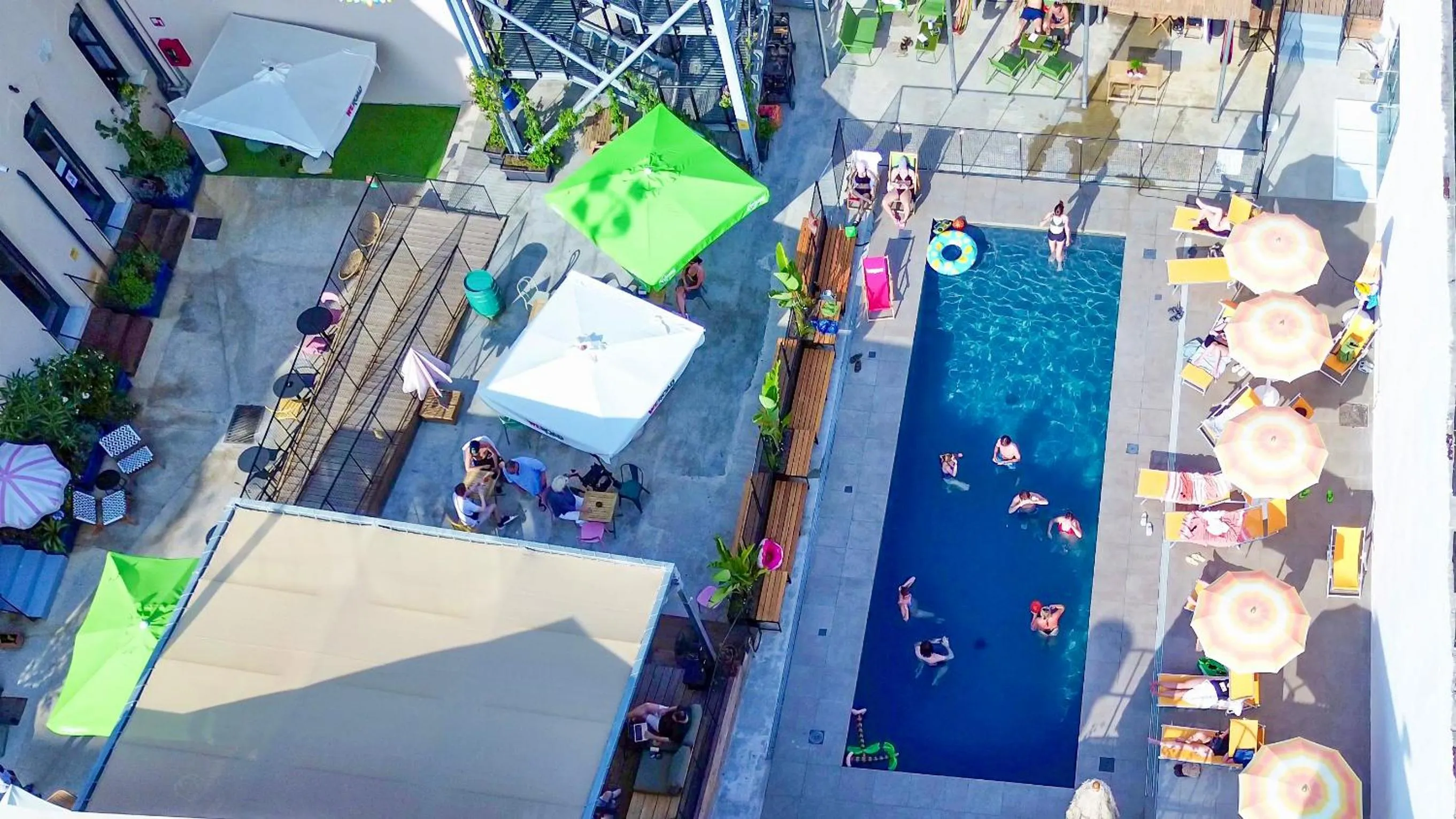 Swimming pool in Ostello Bello Palermo