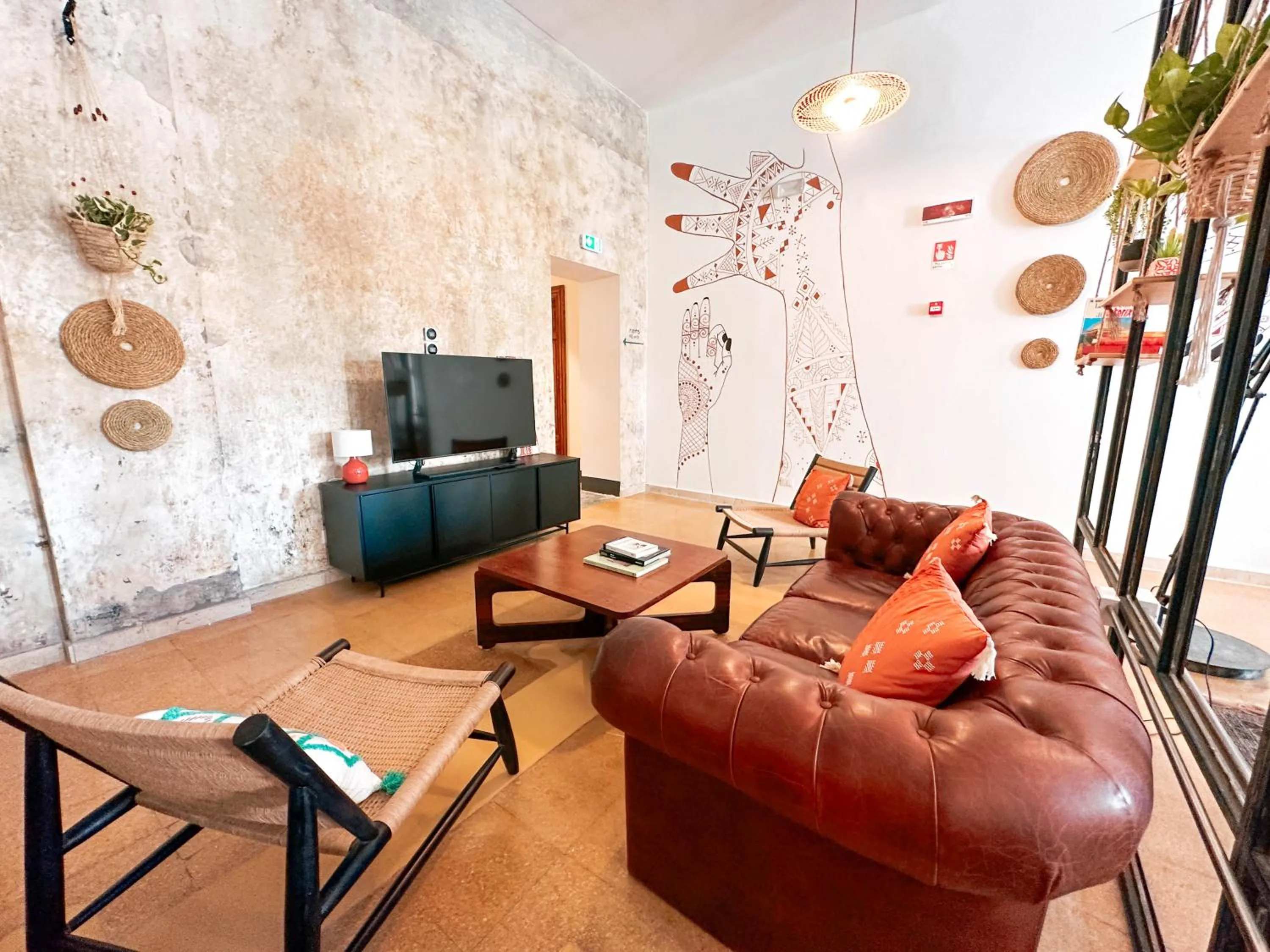 Communal lounge/ TV room in Ostello Bello Palermo