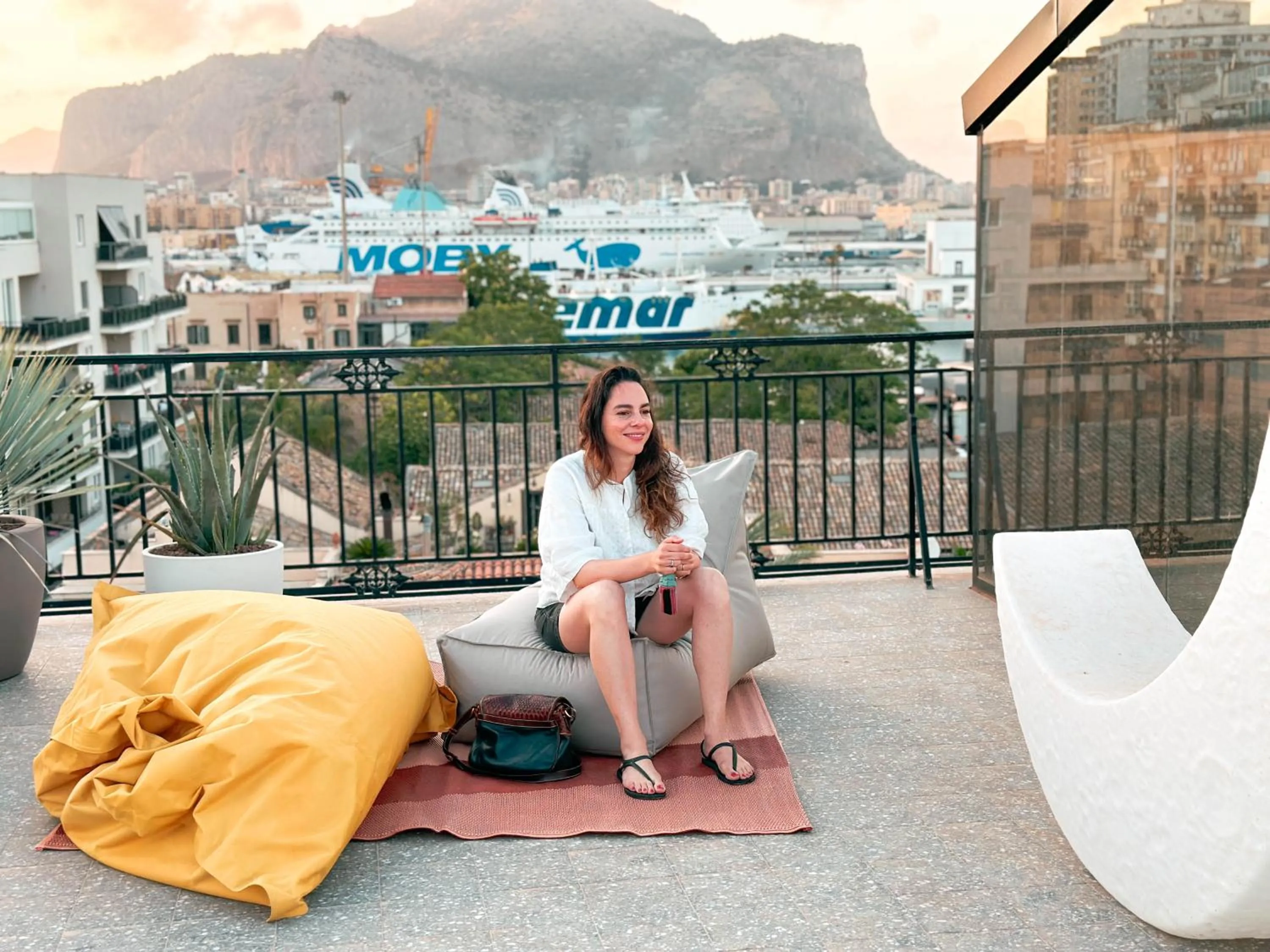 Balcony/Terrace in Ostello Bello Palermo