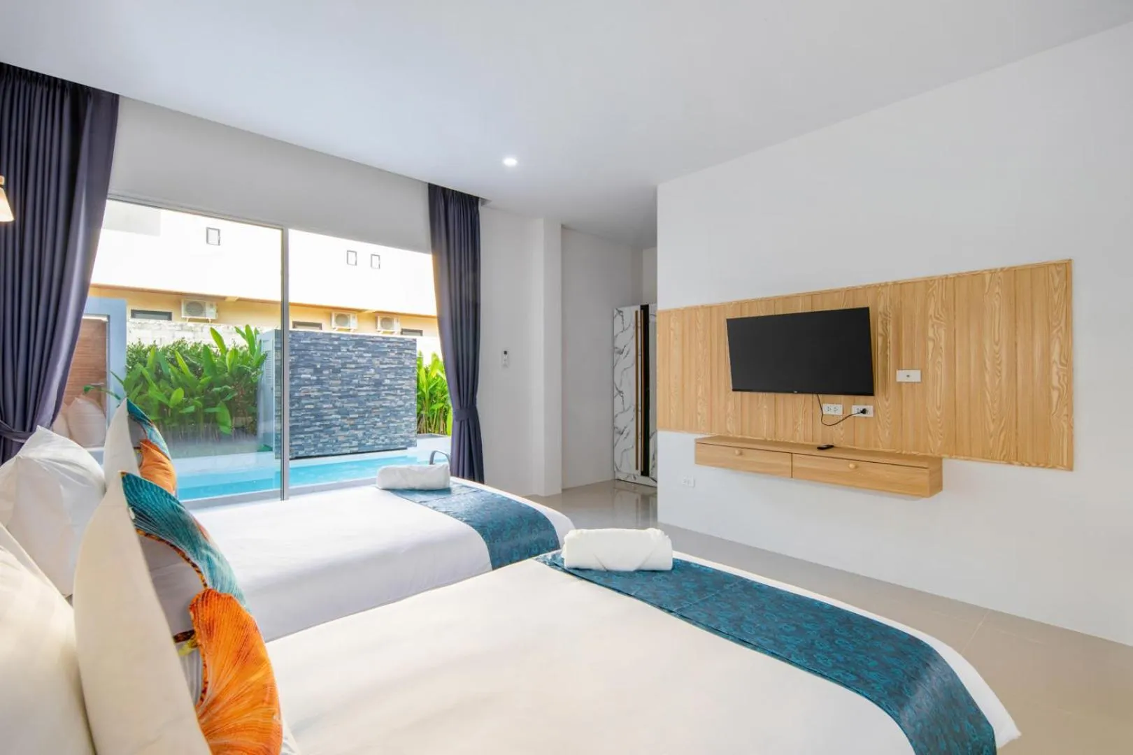 Bed in Sasi Pool Villa Phuket