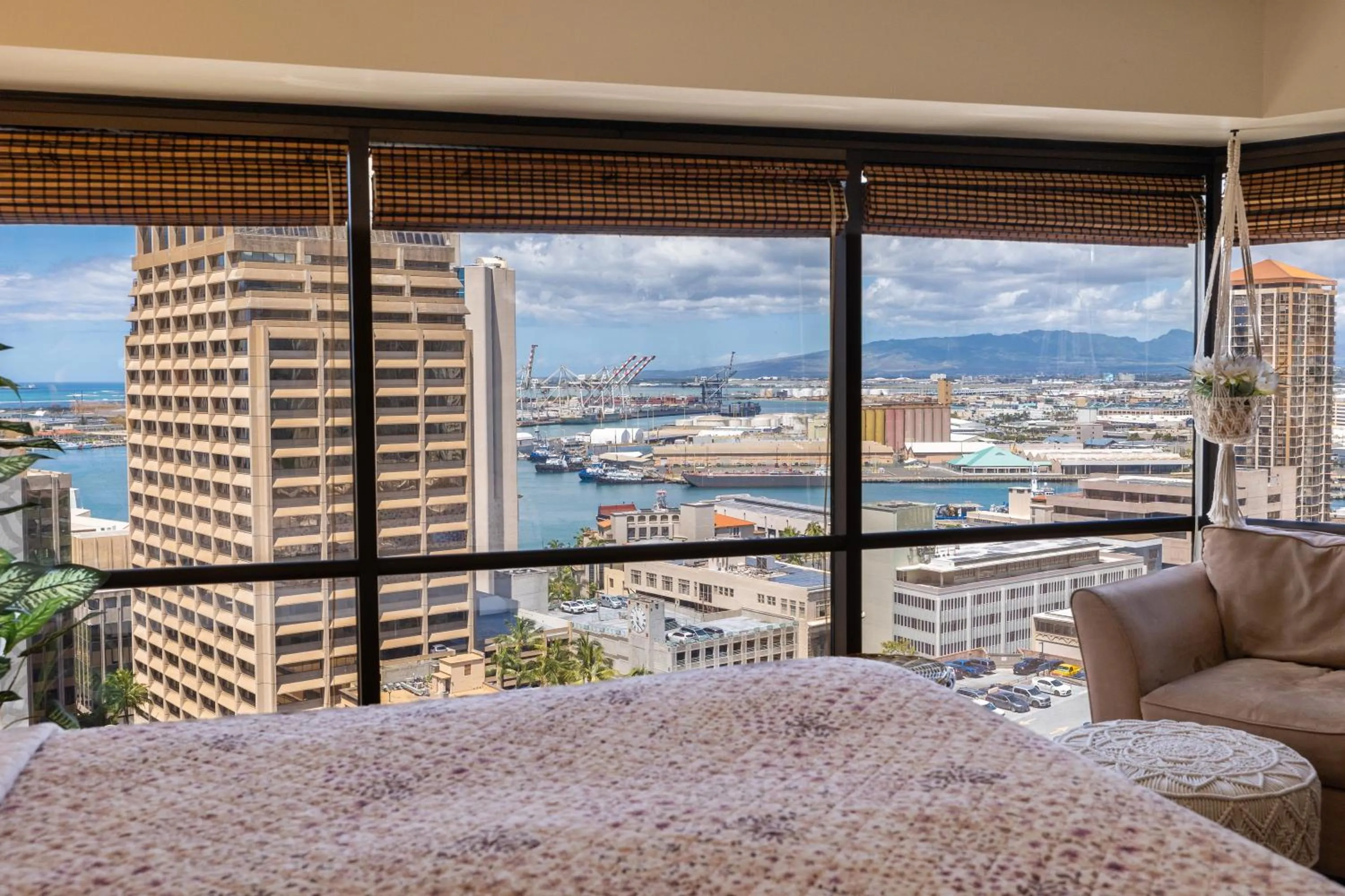 Sea view, Bed in Bishop Suites at Executive Centre