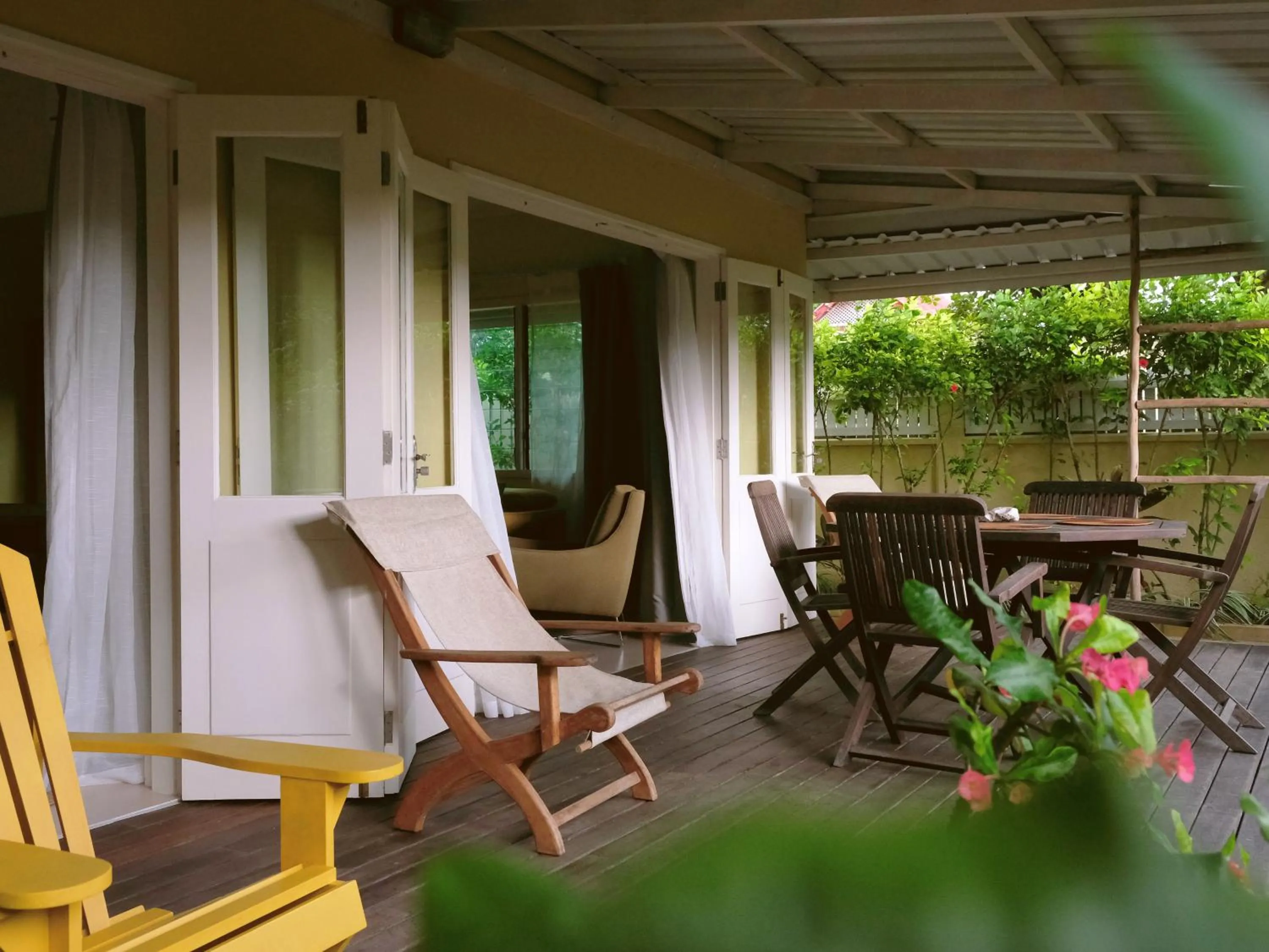 Dining area in Residence Praslinoise