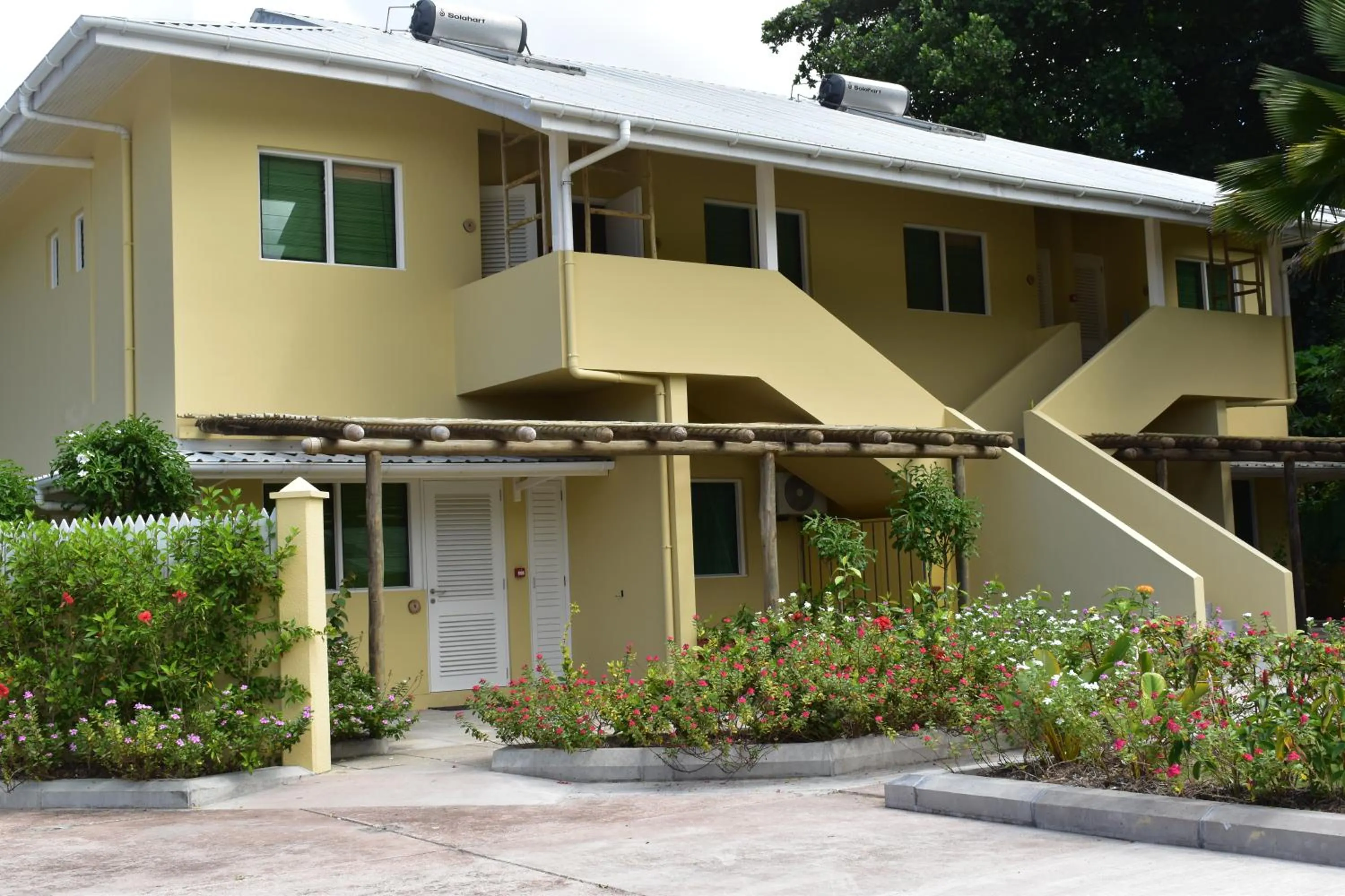 Property building in Residence Praslinoise