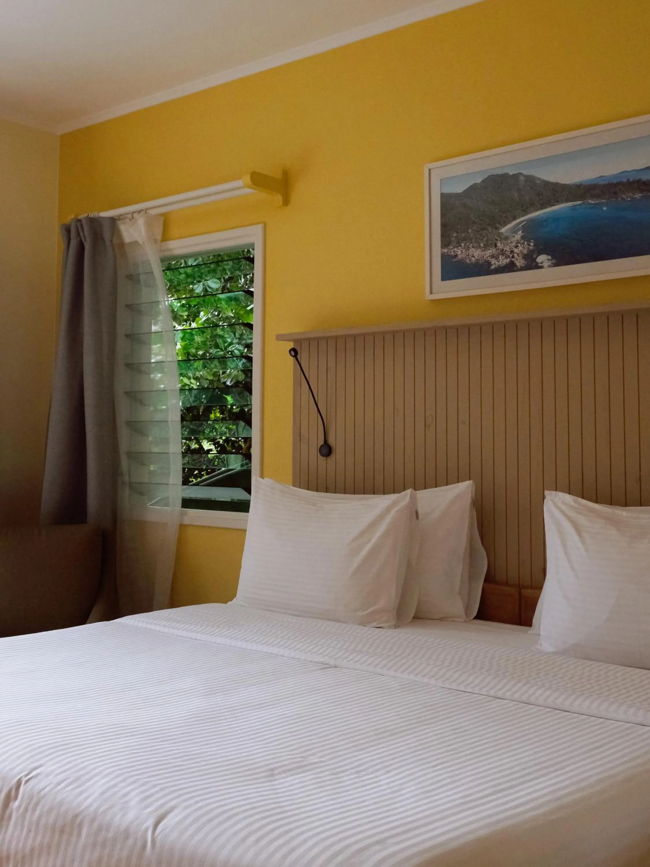 Bedroom, Bed in Residence Praslinoise