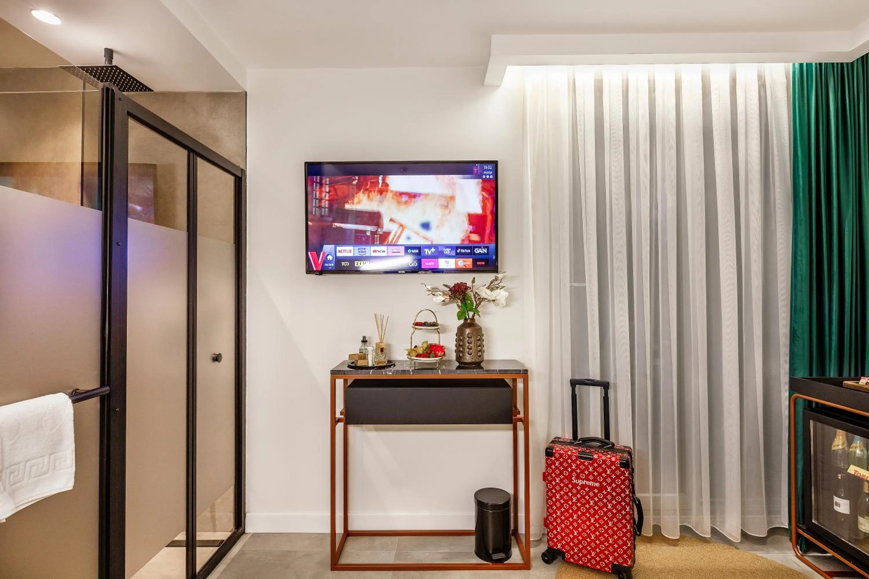 TV and multimedia in Luff Living - Adult Only 12 Plus