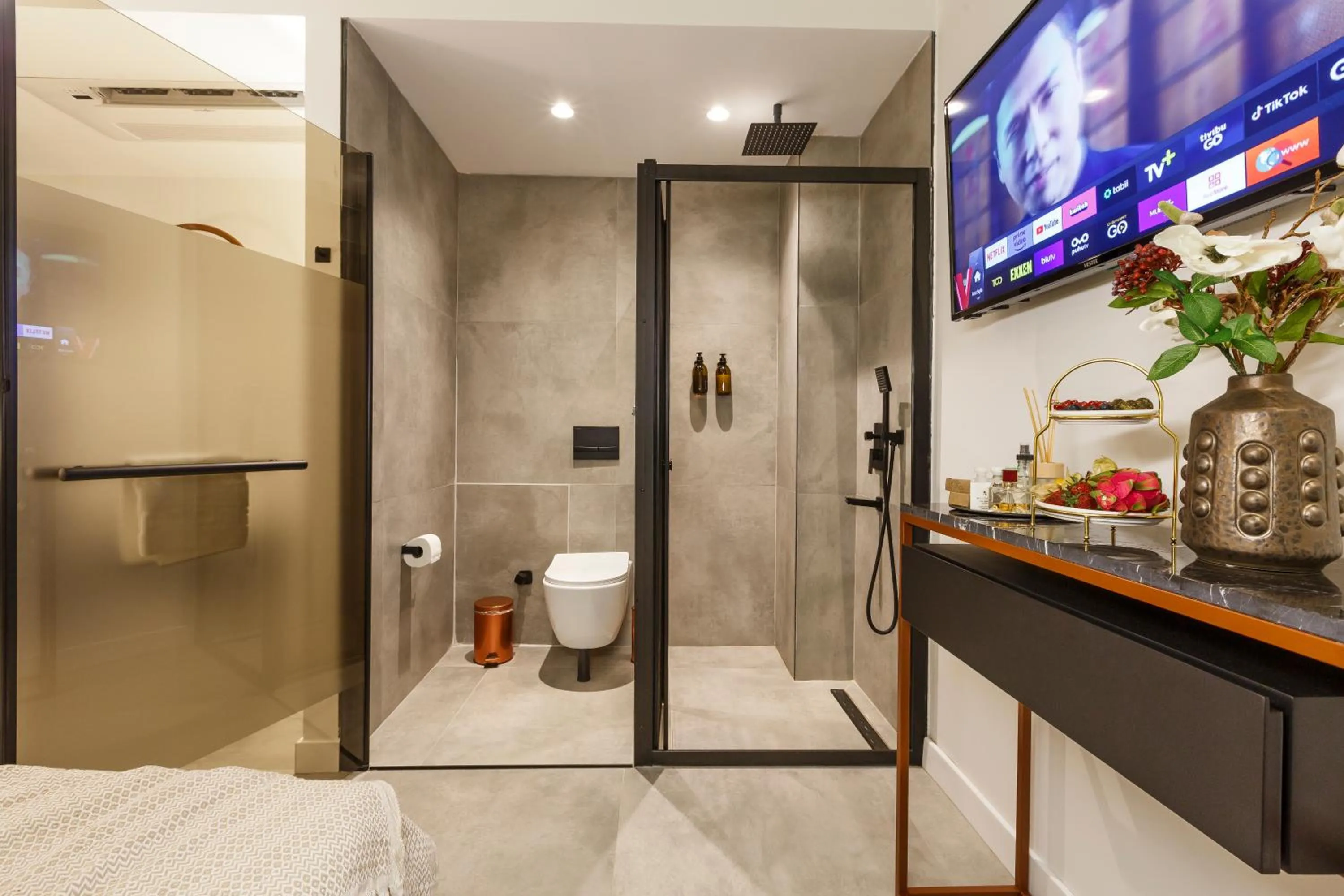 Toilet in Luff Living - Adult Only 12 Plus